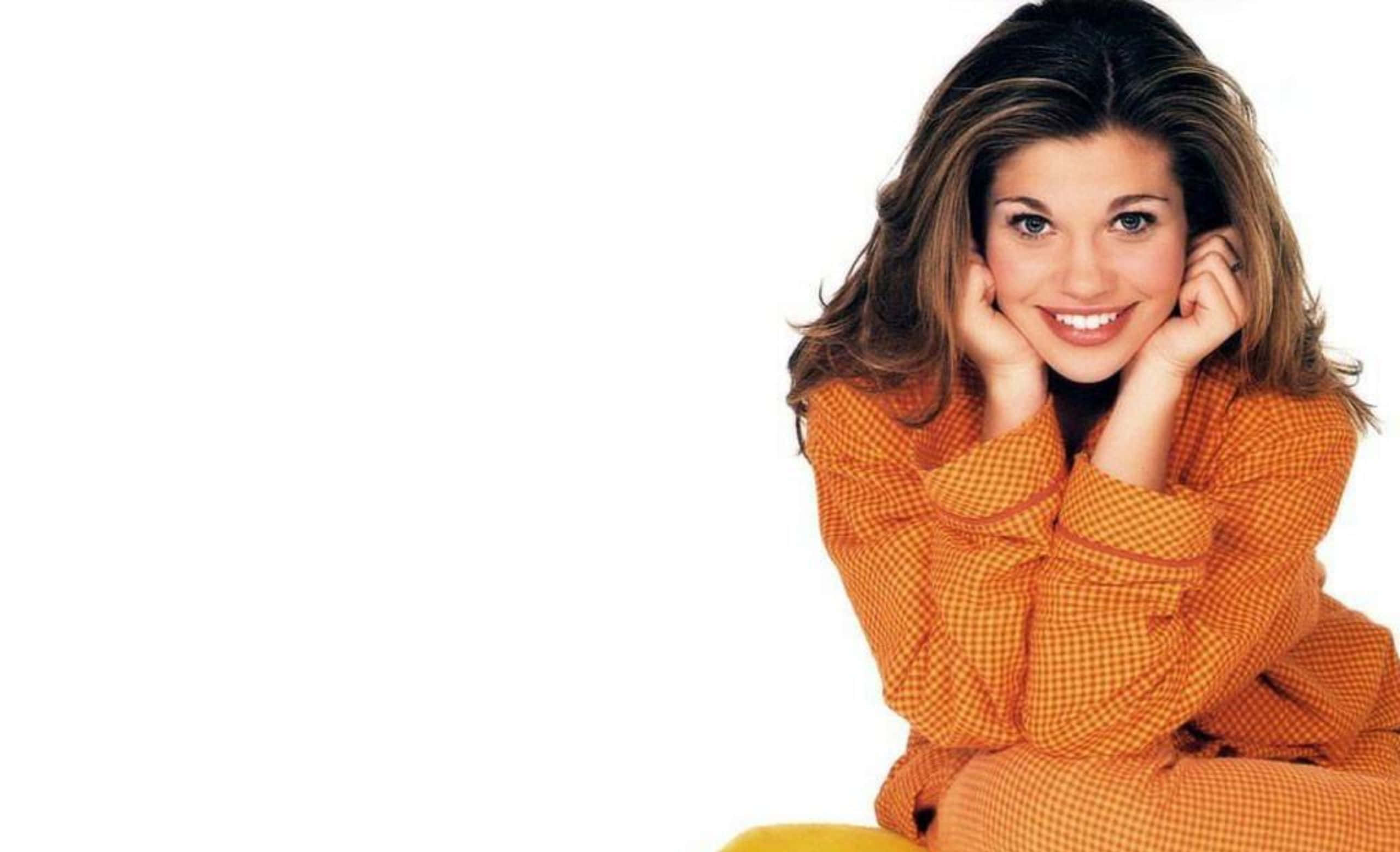 Danielle Fishel, orange checkered pajamas, plain white background, 2K Desktop Wallpaper