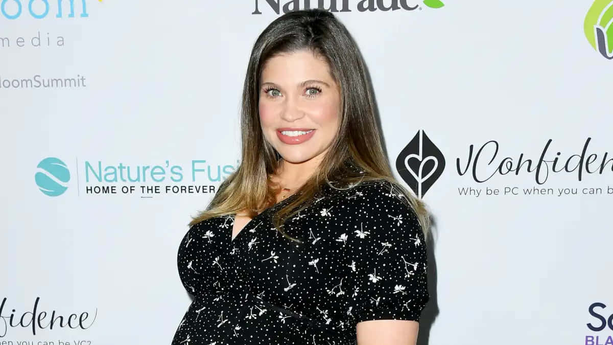 Danielle Fishel, black dress, white floral patterns, SD Desktop Wallpaper