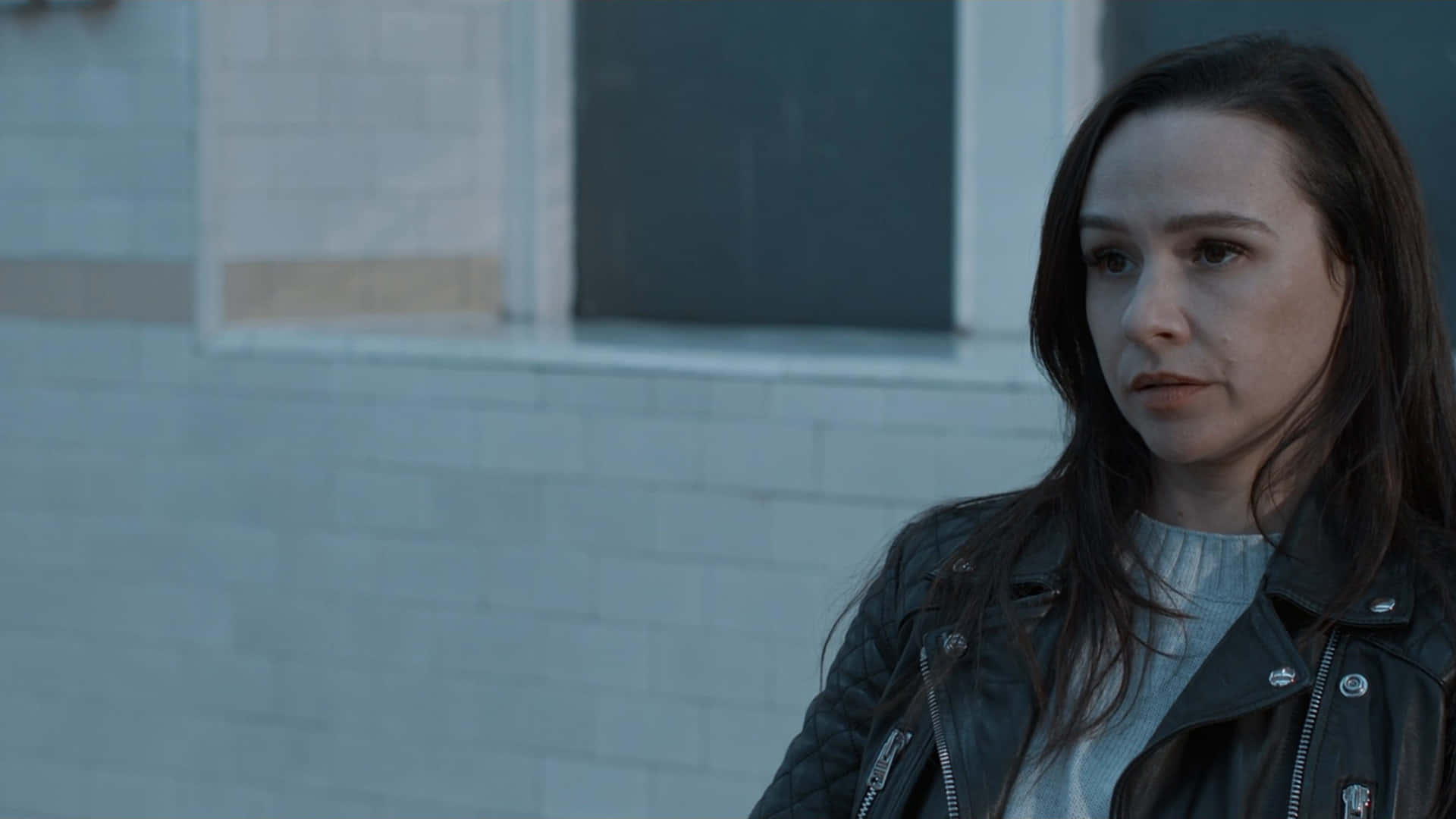 Danielle Harris, black leather jacket, pale brick wall, Full HD Desktop Wallpaper