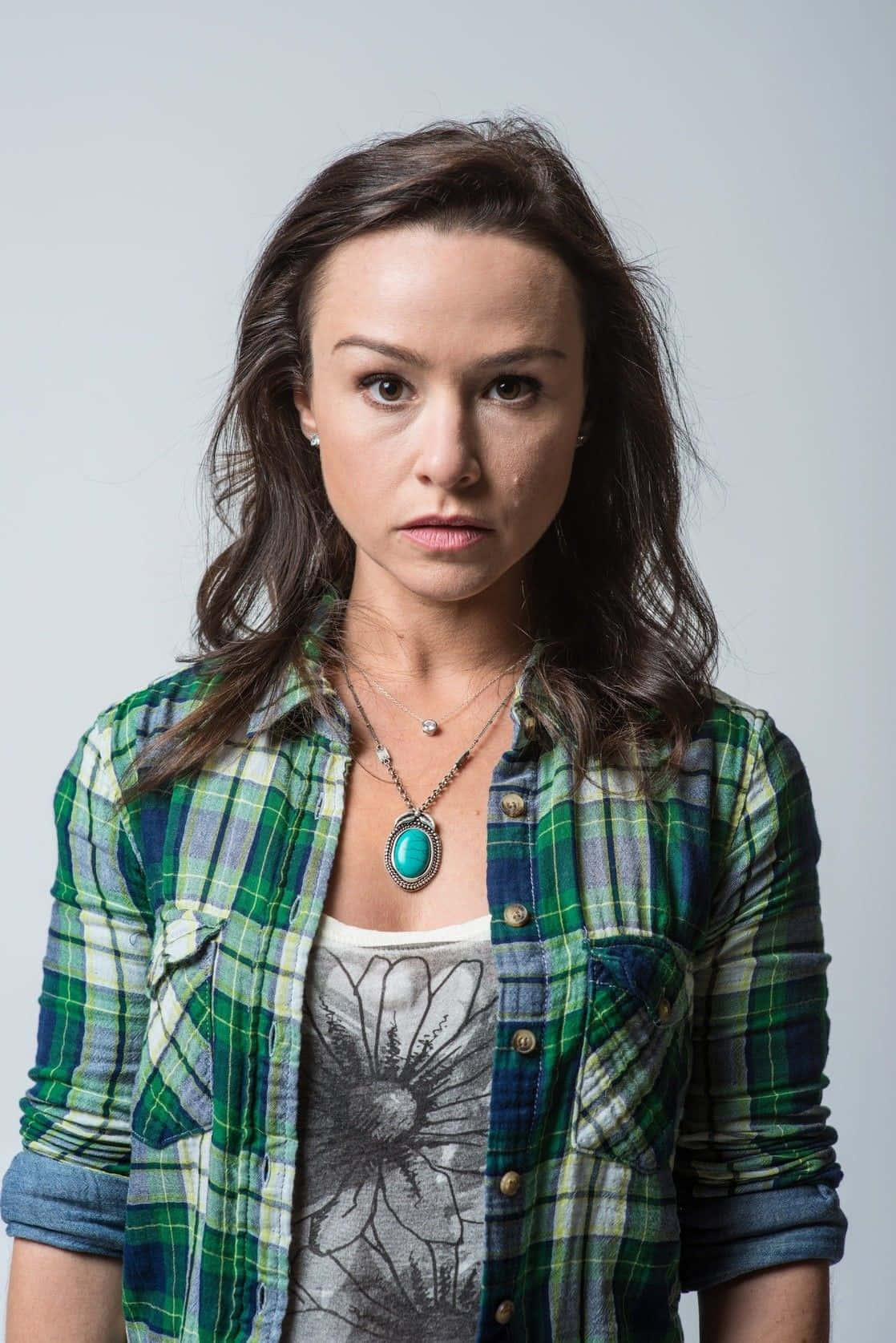 Danielle Harris, green plaid shirt, floral tee, HD Phone Wallpaper