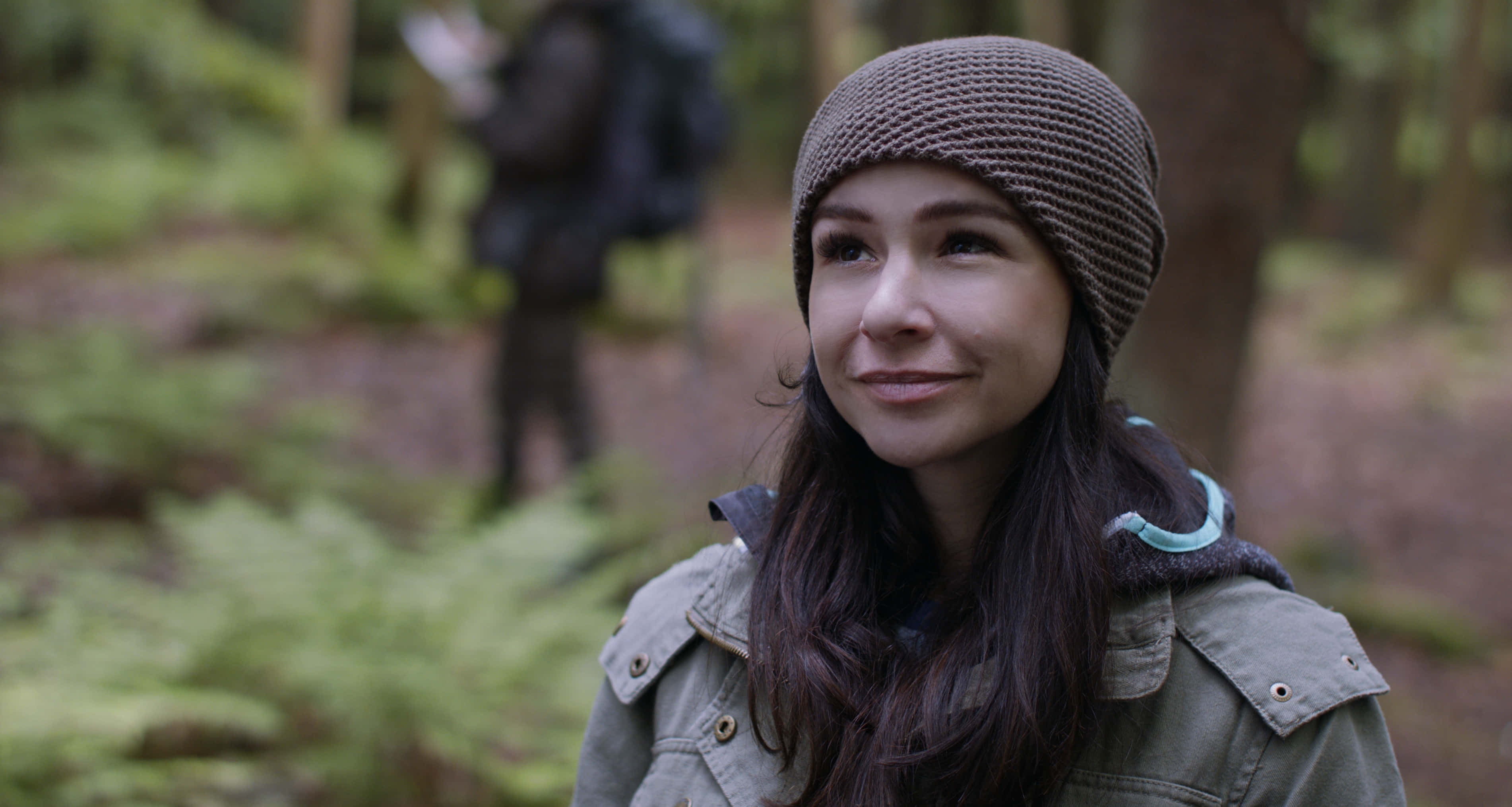 Danielle Harris, brown knit hat, olive jacket, 2K Desktop Wallpaper
