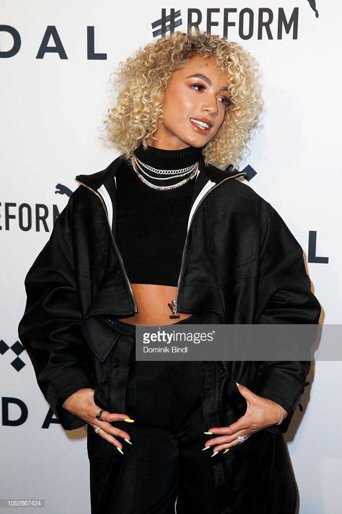Danileigh, curly blonde hair, black cropped outfit, SD Phone Wallpaper