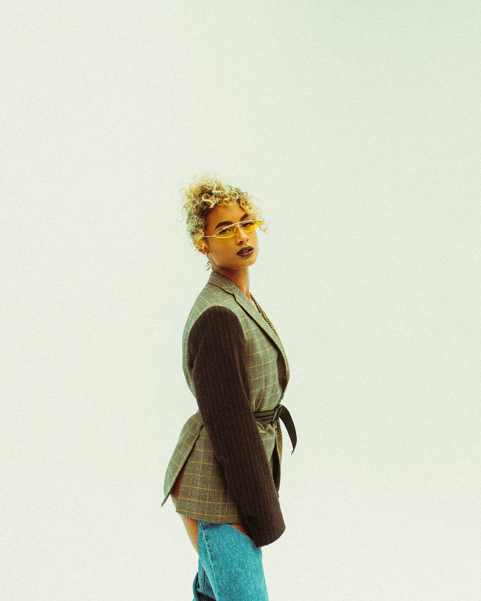 Danileigh, plaid blazer, jeans, SD Phone Wallpaper