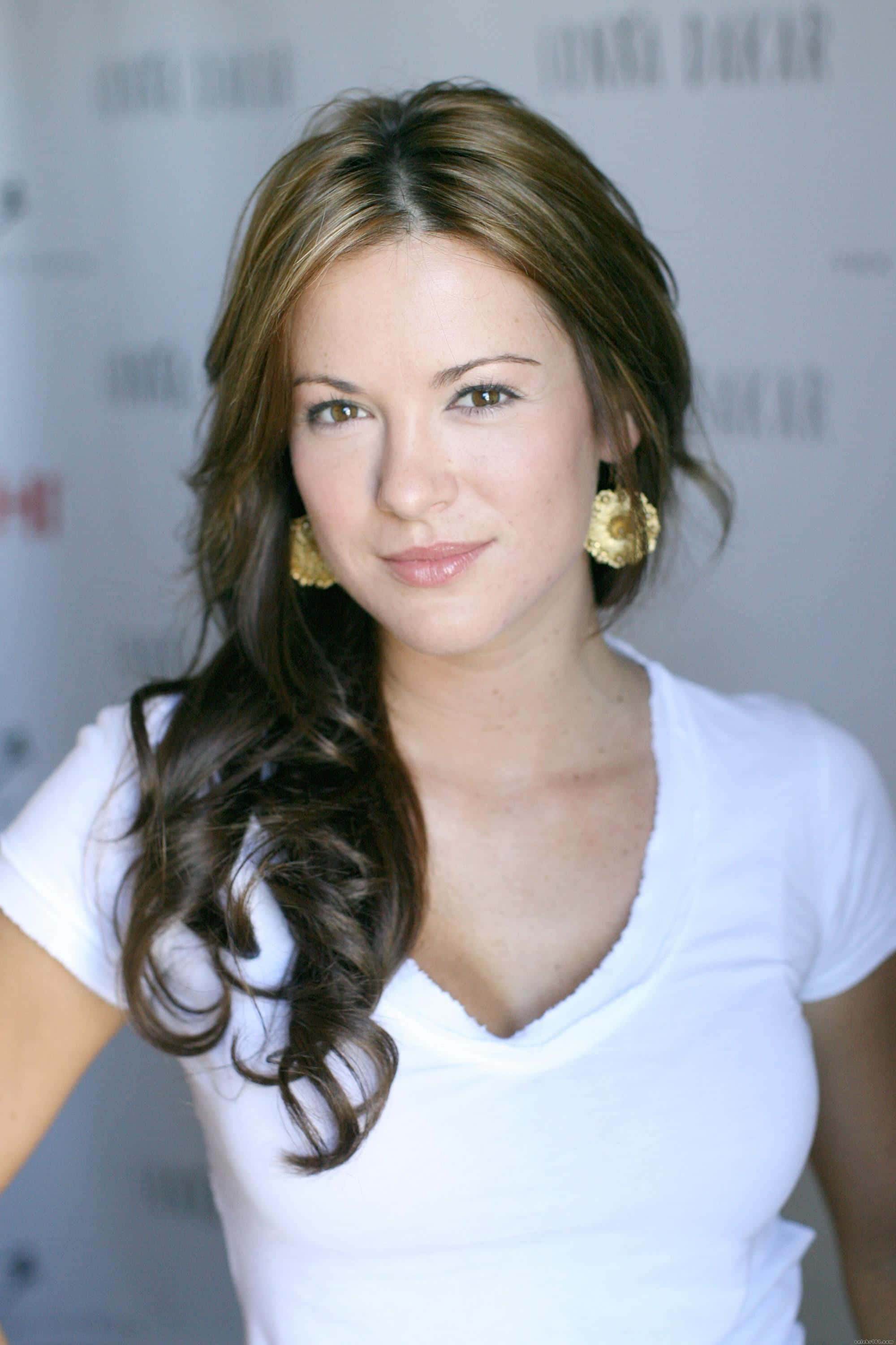 Danneel Ackles, blue background, white v-neck t-shirt, 2K Phone Wallpaper