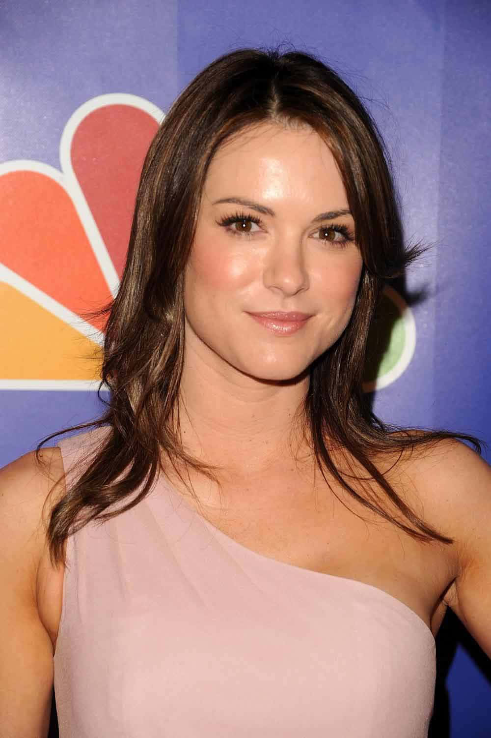 Danneel Ackles, pink dress, blue NBC logo backdrop, HD Phone Wallpaper