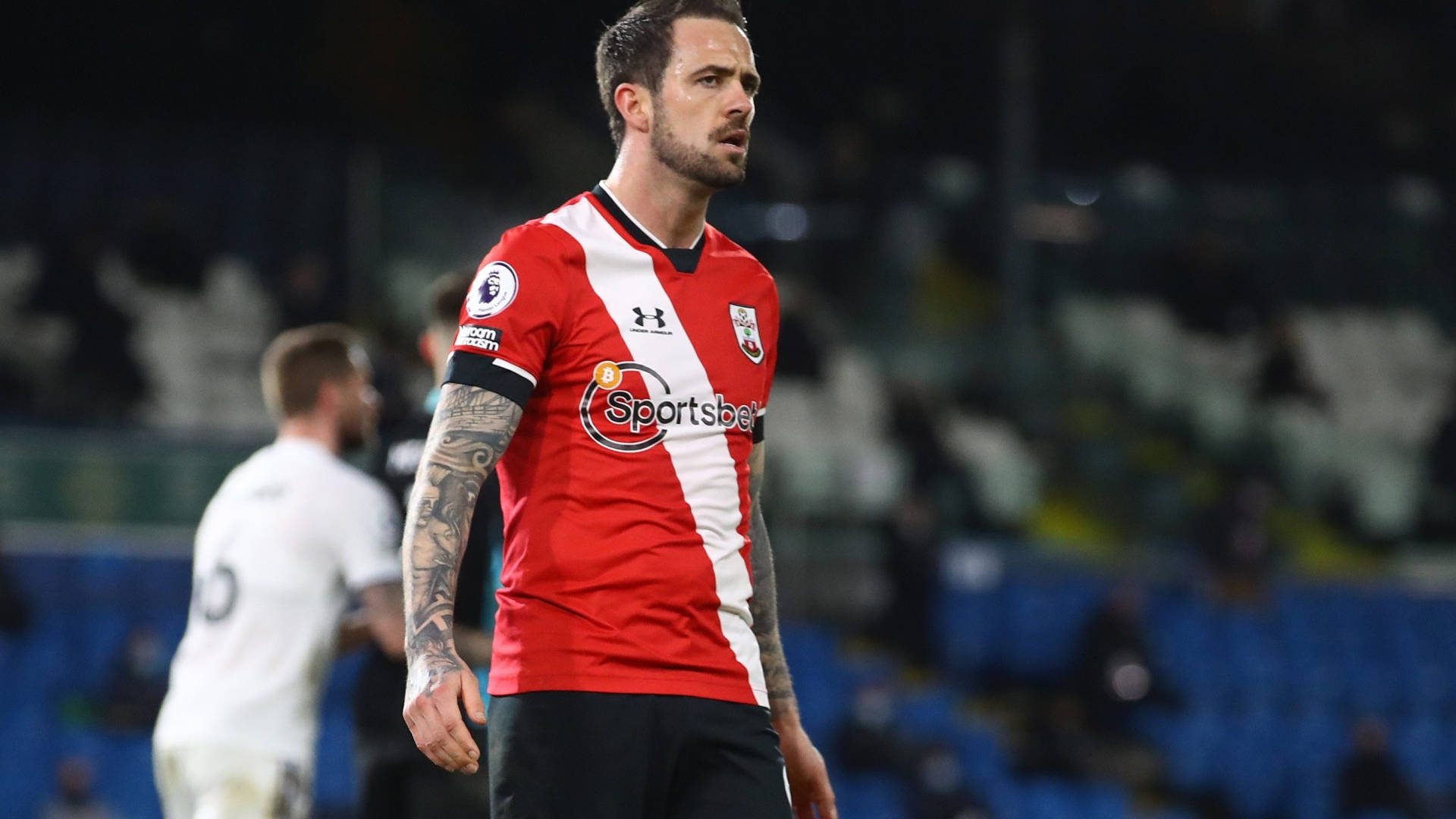 Danny Ings, red and white striped jersey, dimly lit stadium field, Full HD Desktop Wallpaper