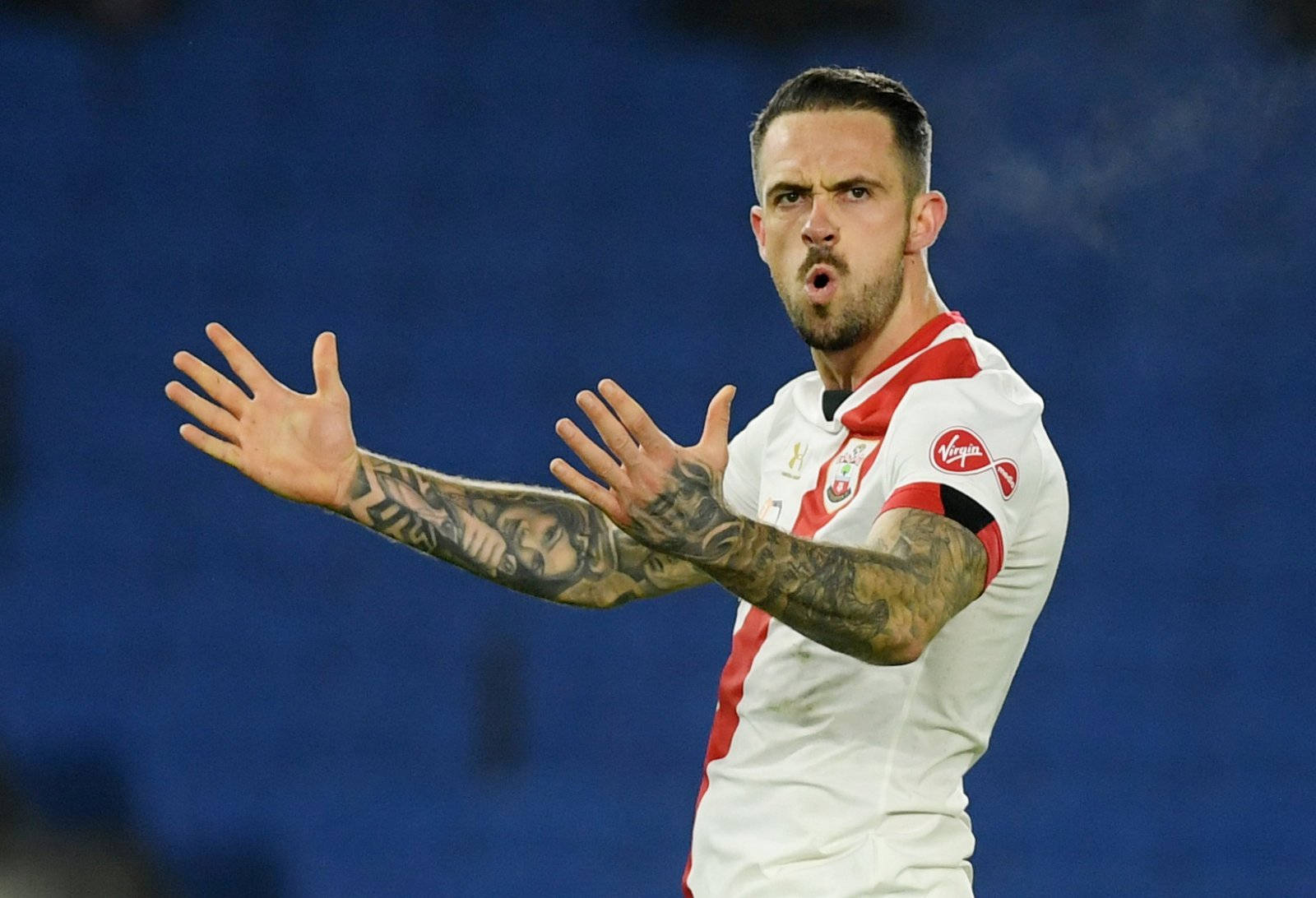Danny Ings, white and red jersey, tattooed arms, HD Desktop Wallpaper