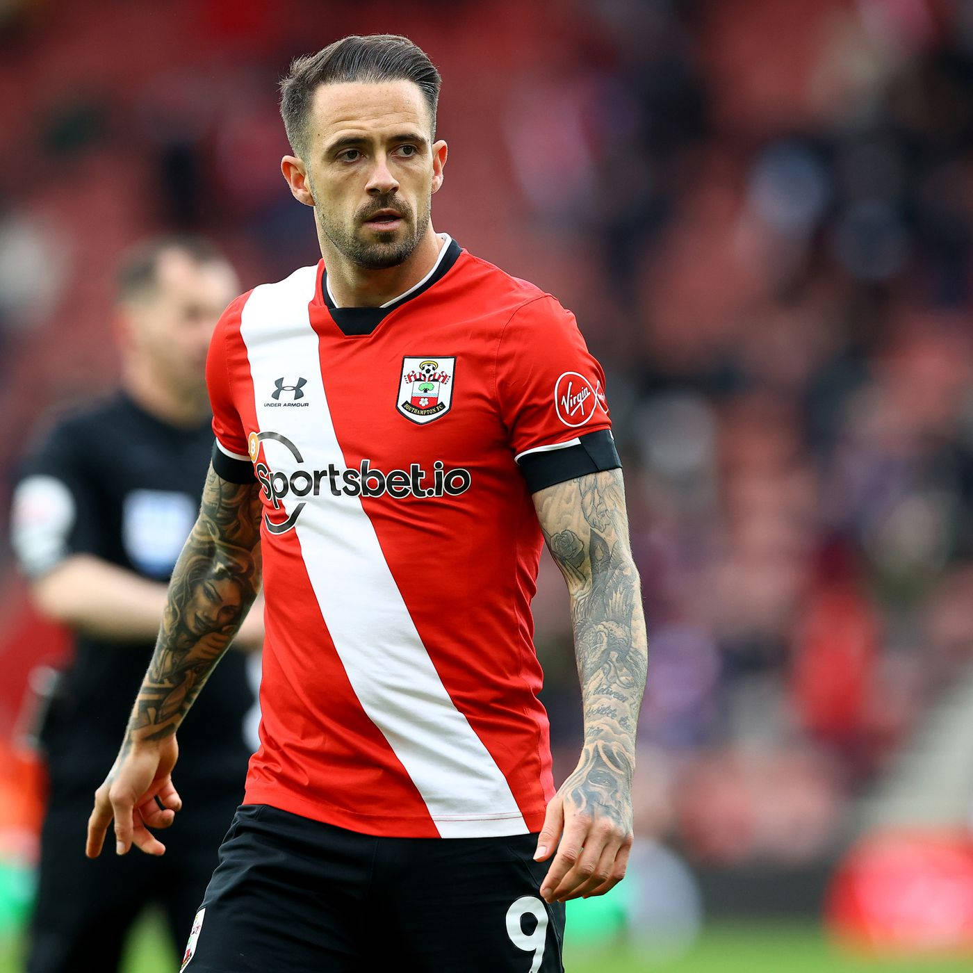 Danny Ings, red and white striped jersey, tattoos on both arms, HD Desktop Wallpaper