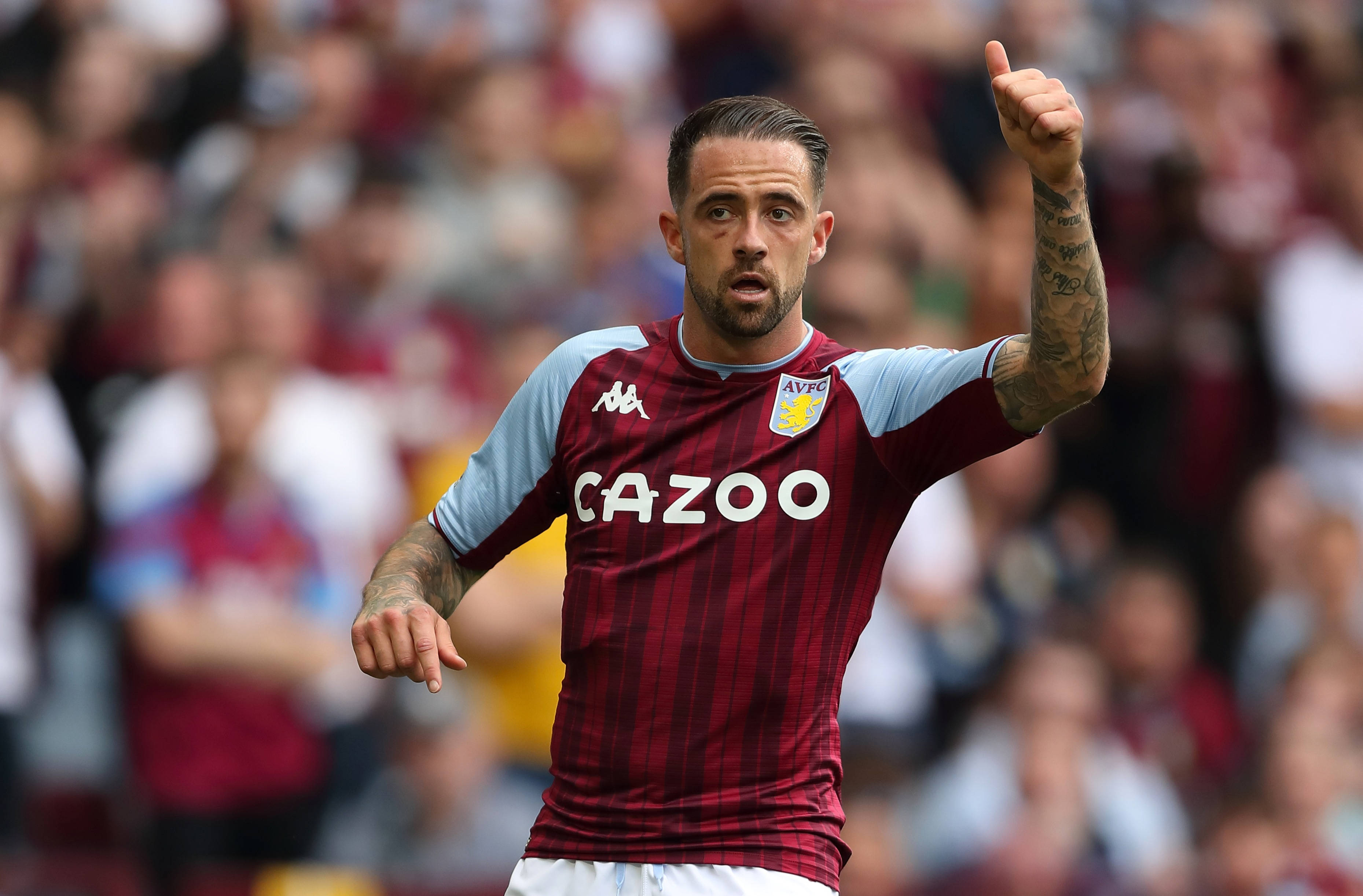 Danny Ings, maroon and light blue striped jersey, thumbs up, 2K Desktop Wallpaper