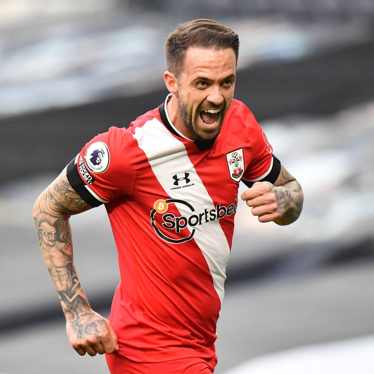 Danny Ings, red and white striped jersey, fierce yell, SD Desktop Wallpaper