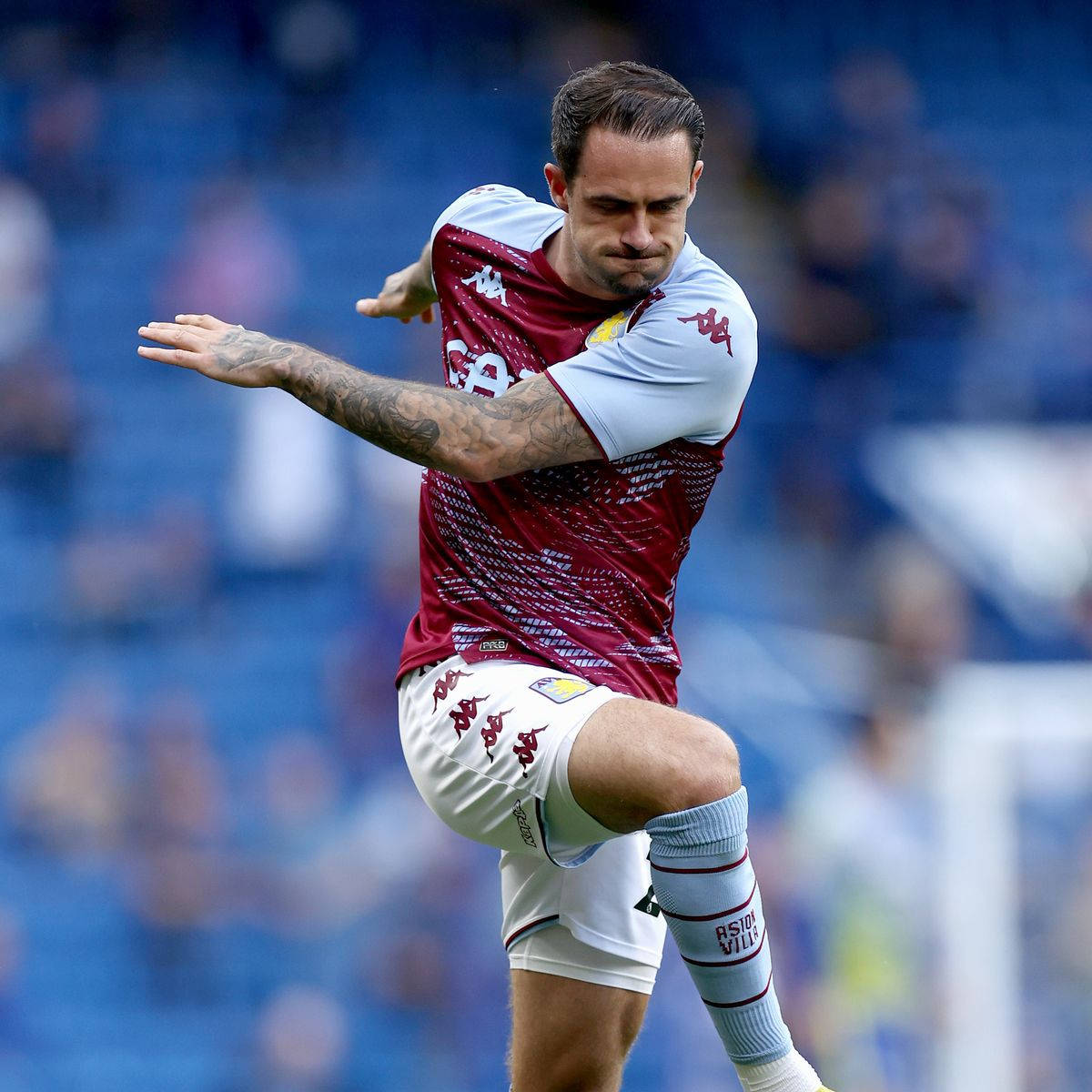 Danny Ings, maroon and white kit, stadium pitch, SD Desktop Wallpaper