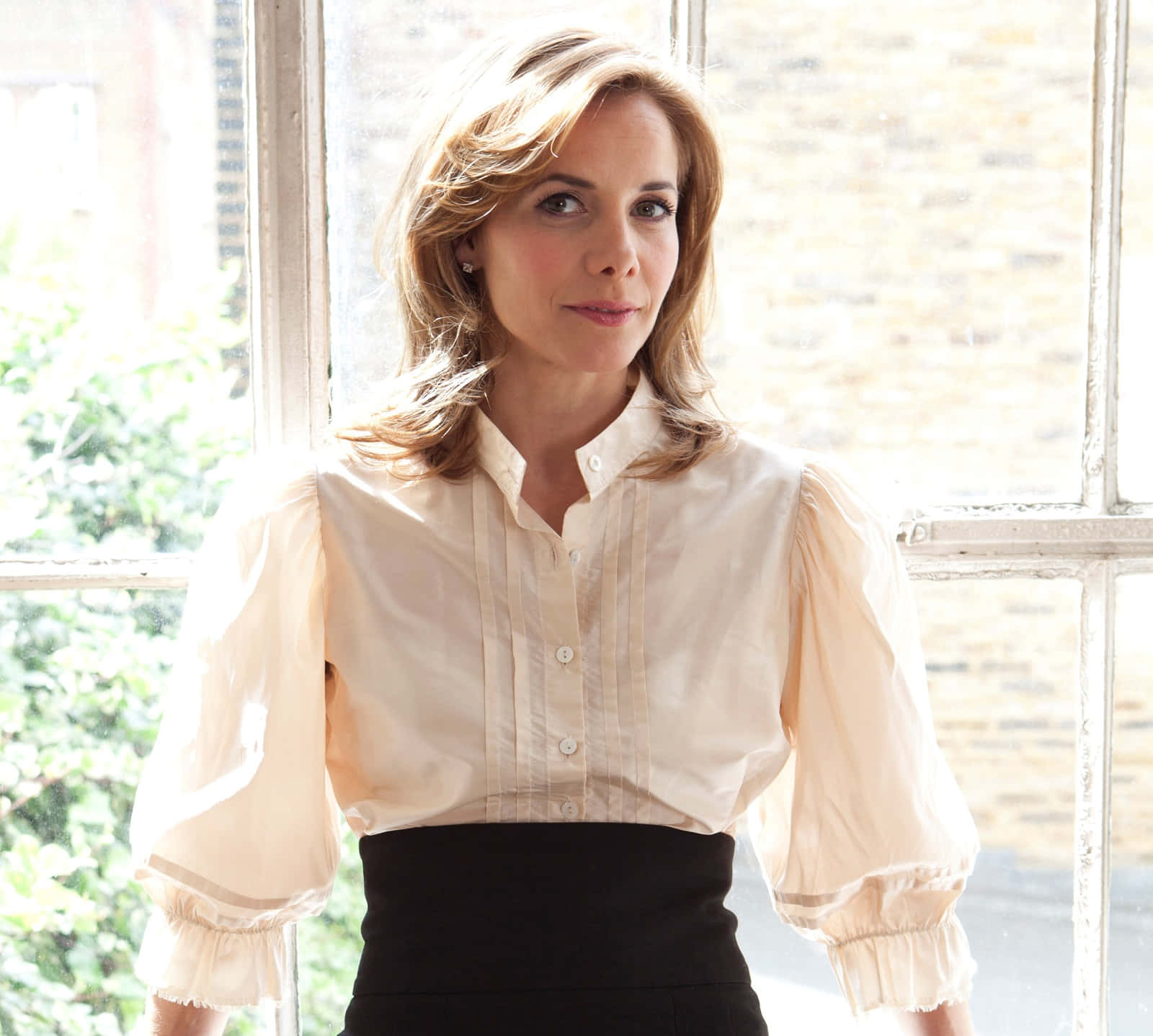 Darcey Bussell, cream blouse, black skirt, HD Desktop Wallpaper