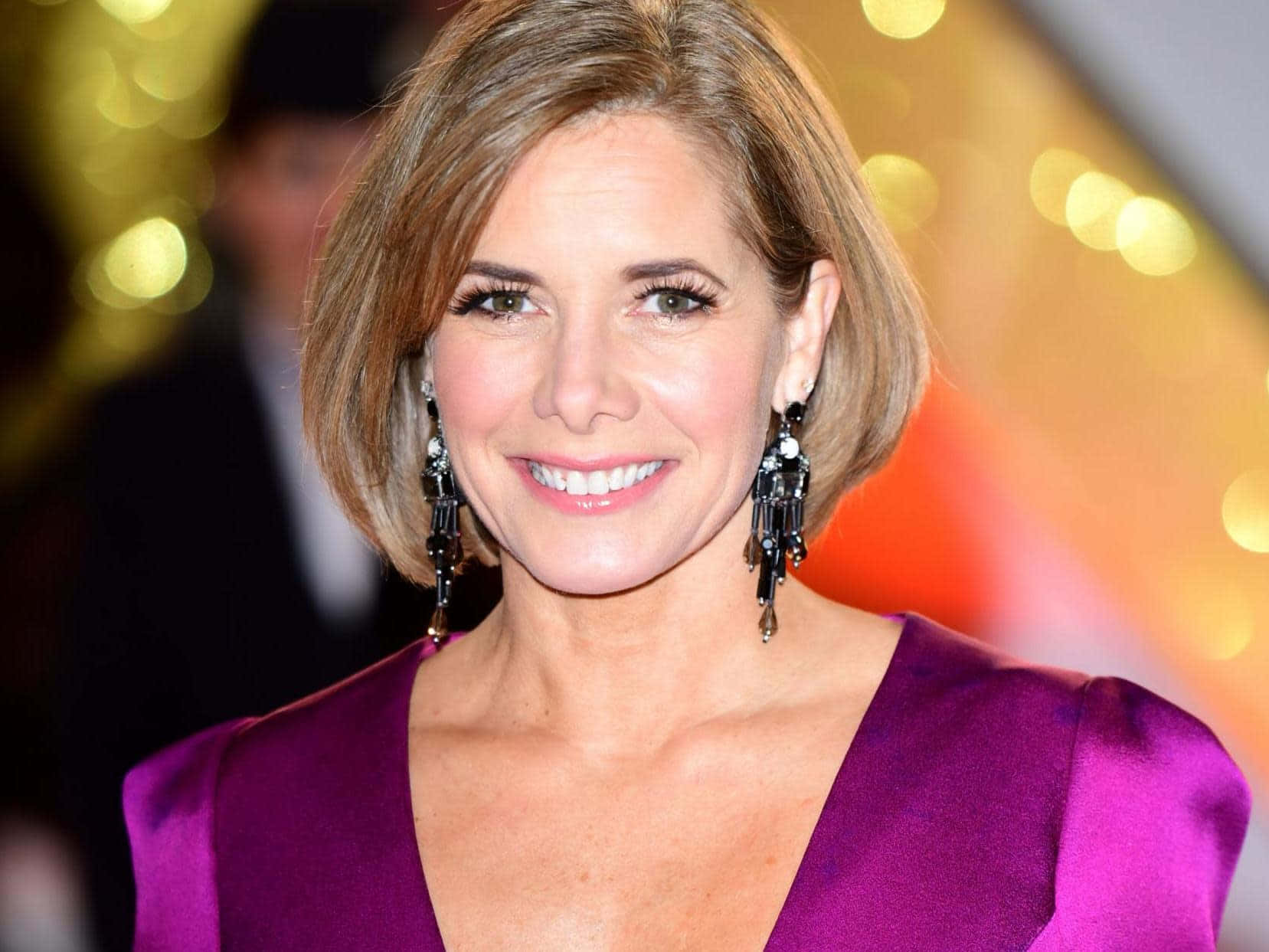 Darcey Bussell, beach ballet performance, vibrant purple satin dress, HD Desktop Wallpaper