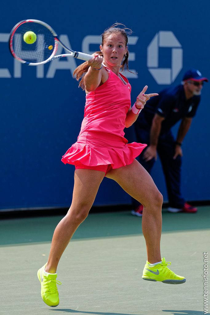 Daria Kasatkina, pink outfit, yellow ball, SD Phone Wallpaper