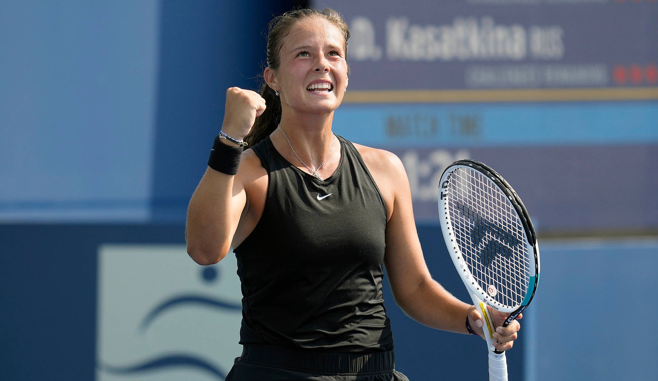 Daria Kasatkina, fist pumps, all black, Full HD Desktop Wallpaper