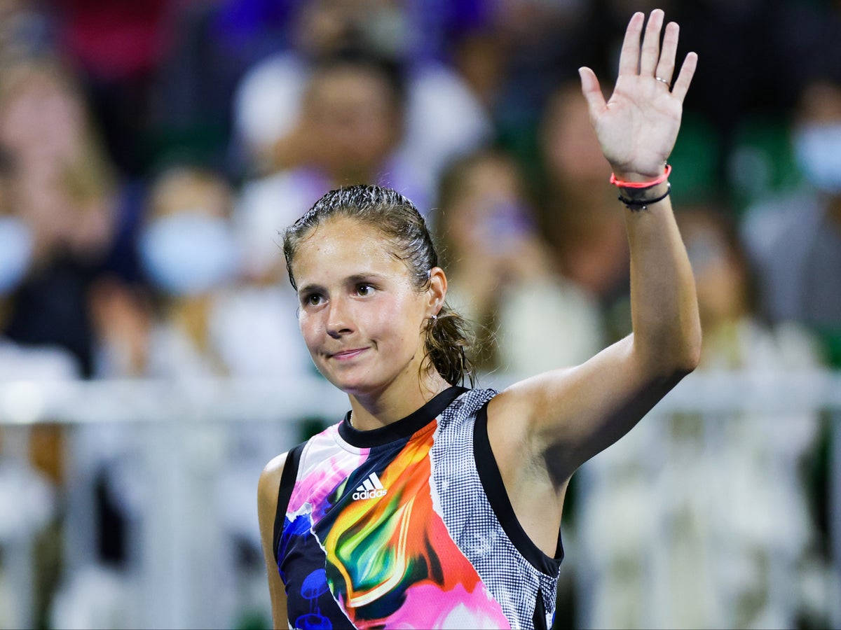 Daria Kasatkina, vibrant multicolored athletic top, stadium lights, SD Desktop Wallpaper