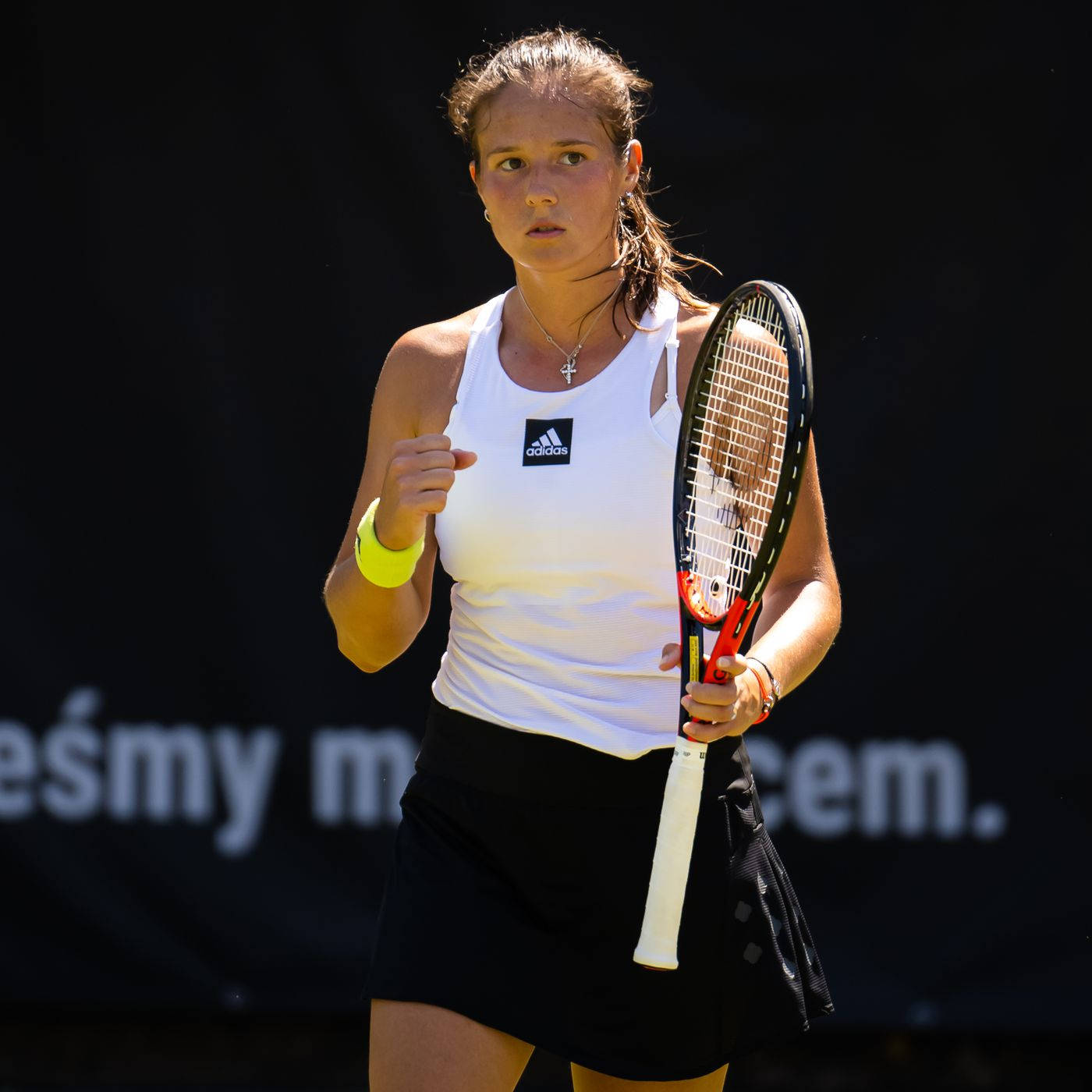 Daria Kasatkina, white adidas gear, racket, HD Desktop Wallpaper