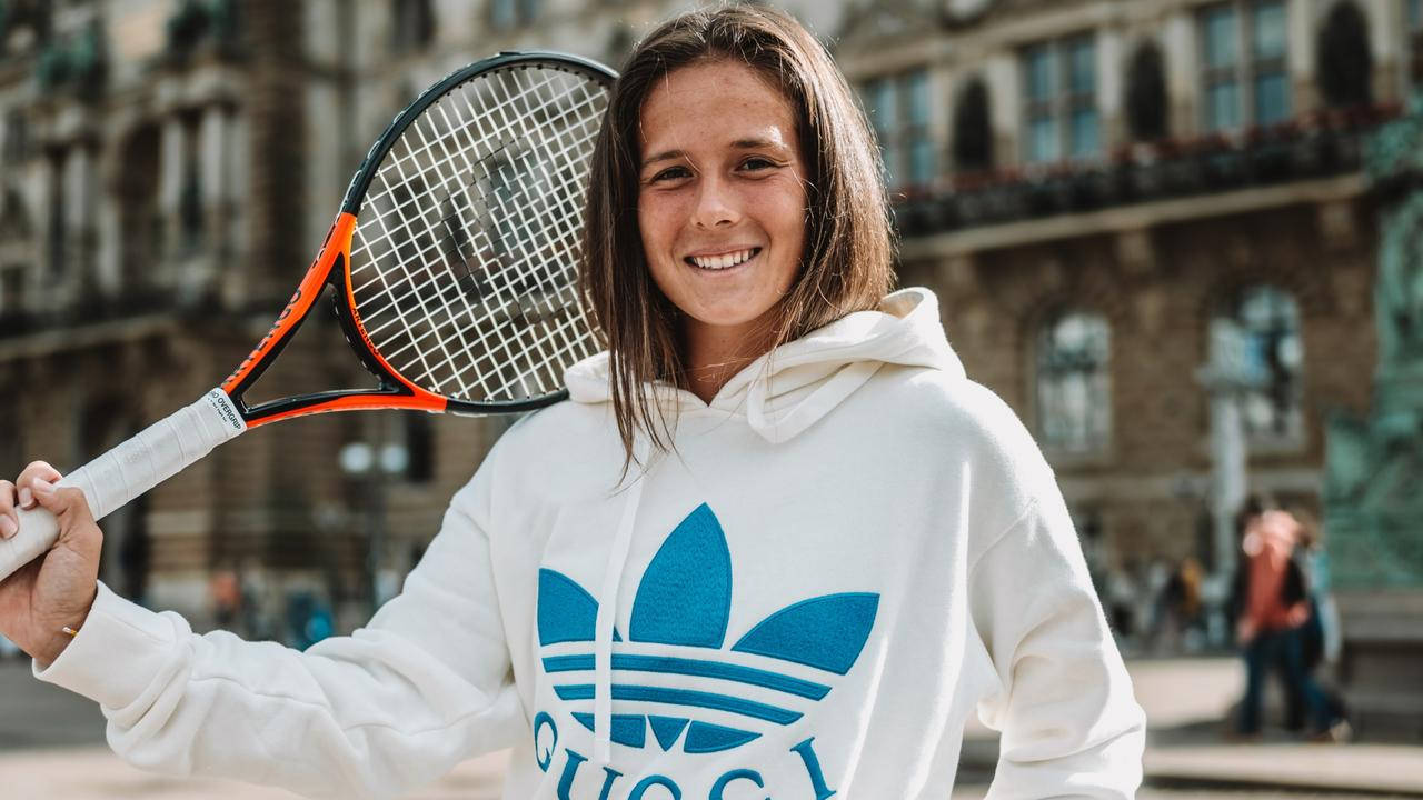 Daria Kasatkina, white hoodie, tennis racket, HD Desktop Wallpaper