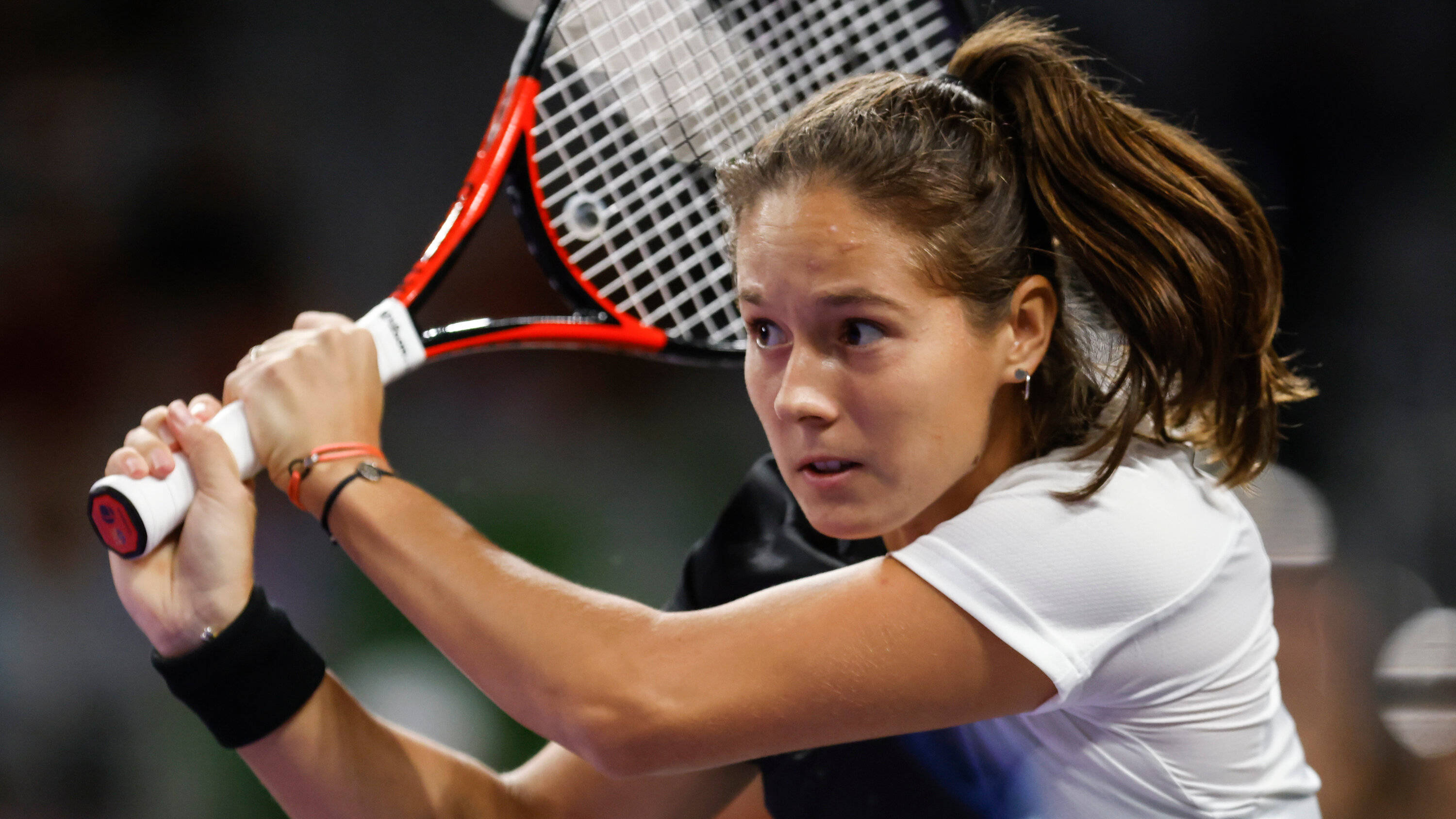 Daria Kasatkina, red and white racket, tennis player, 2K Desktop Wallpaper