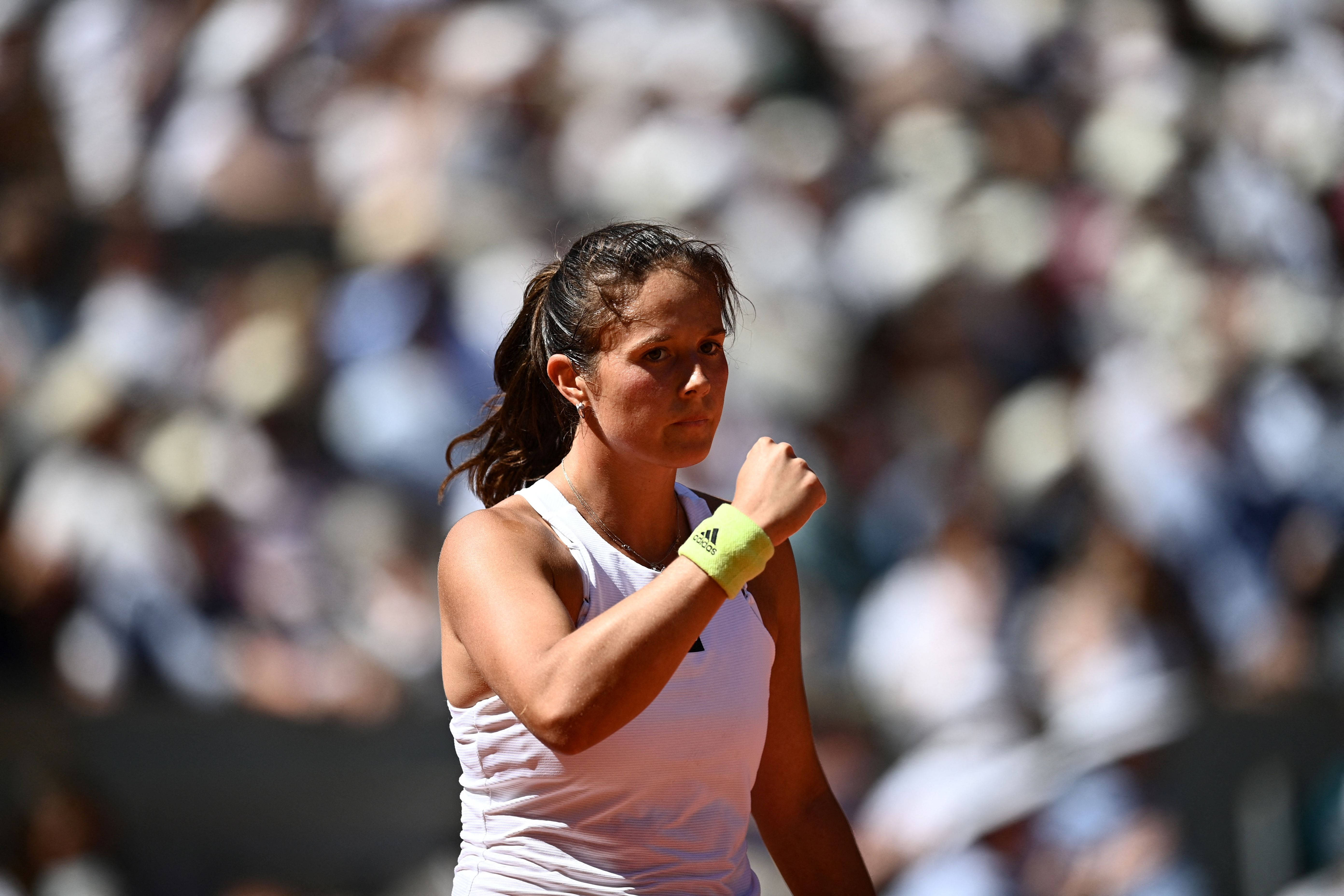 Daria Kasatkina, white gear, fist, 5K Desktop Wallpaper