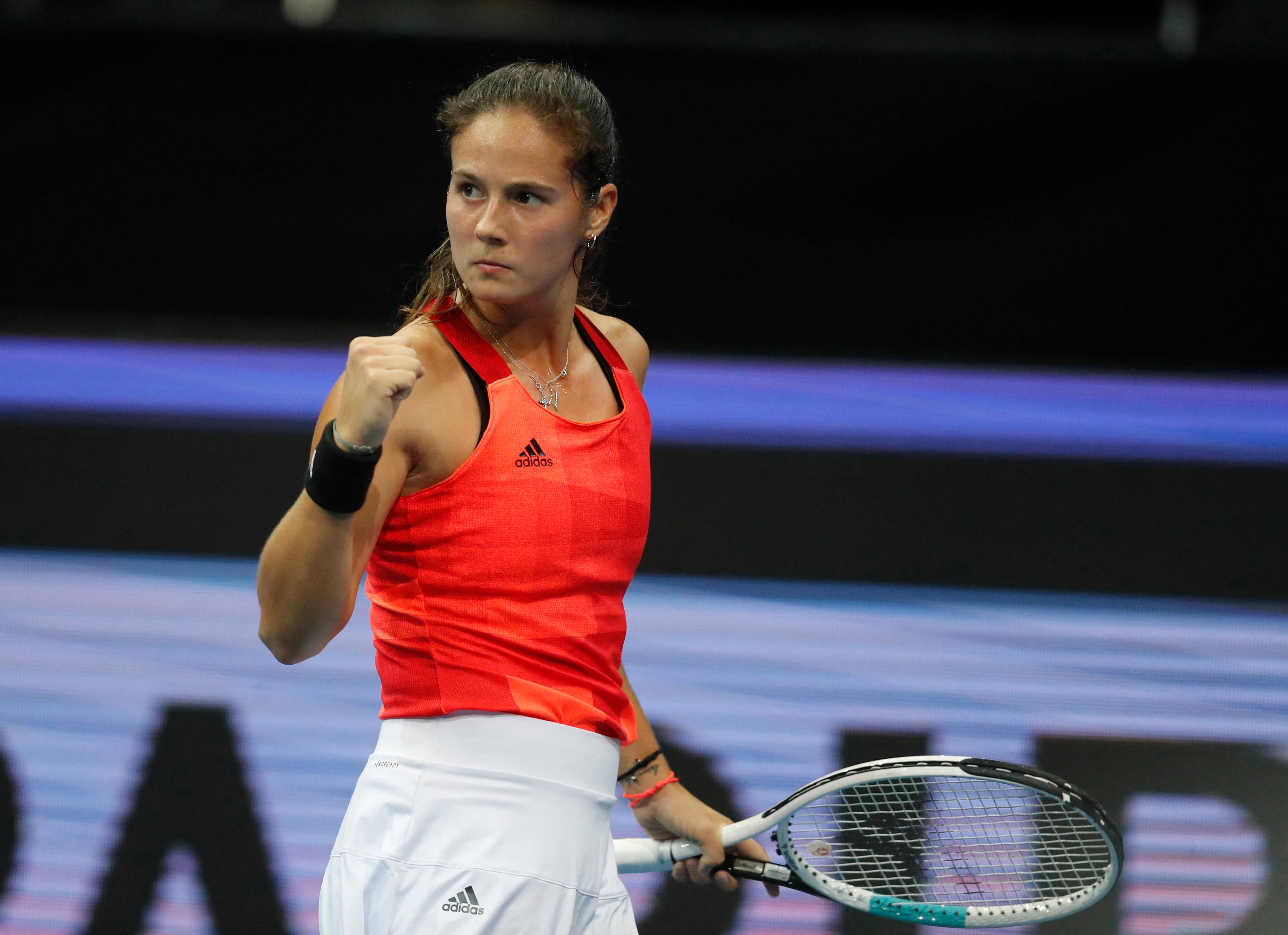 Daria Kasatkina, red top, fist pump, 4K Desktop Wallpaper
