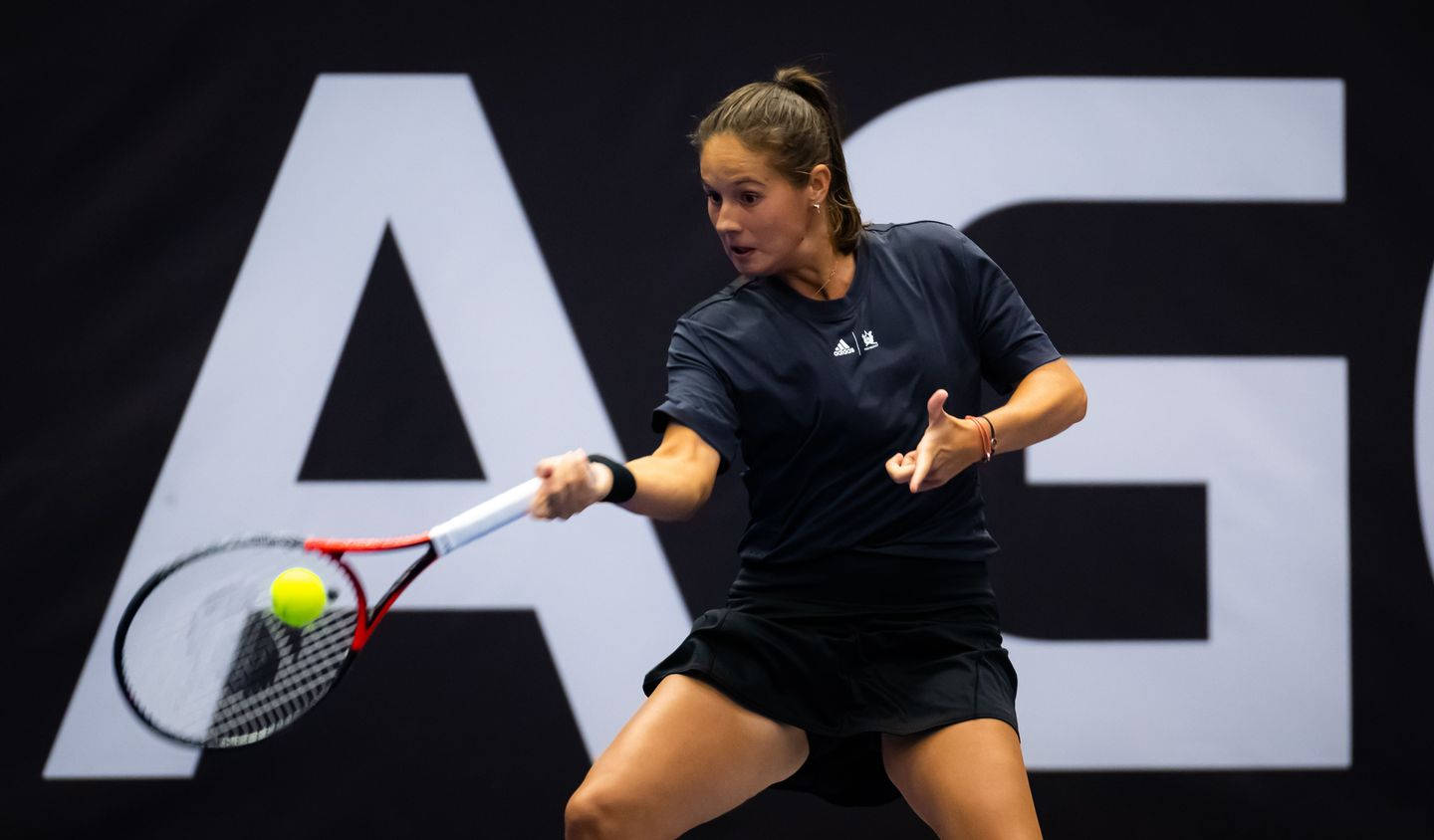Daria Kasatkina, black athletic gear, bright yellow ball, HD Desktop Wallpaper