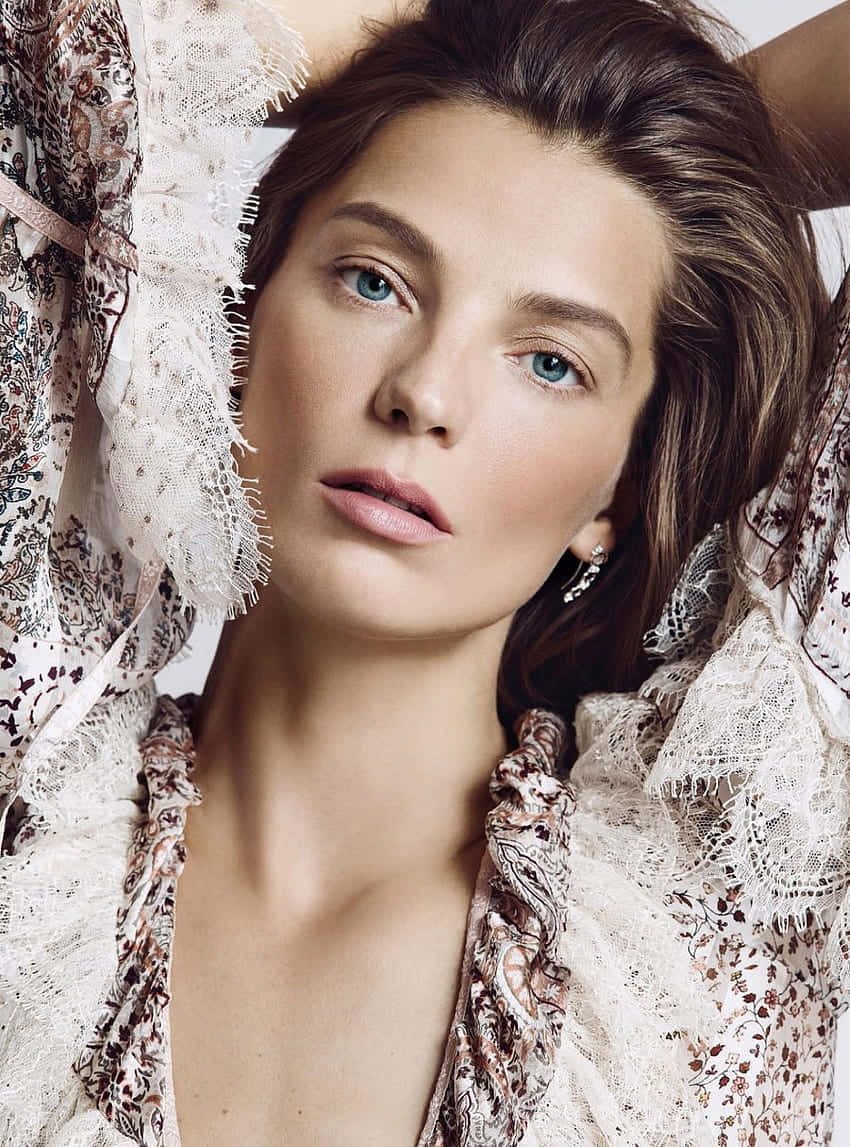 Daria Werbowy, black outfit, blue eyes, SD Phone Wallpaper