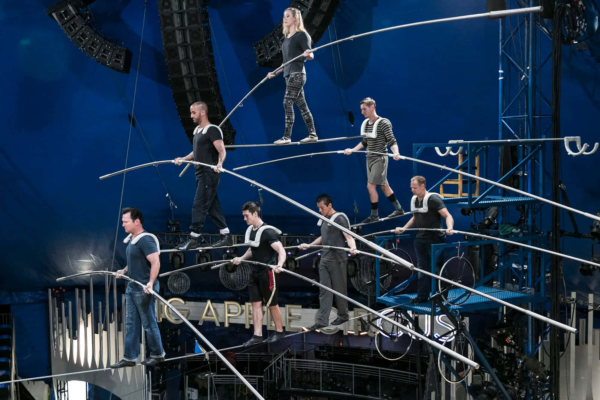 Daring, 2000 x 1333, Circus performers, Full HD Desktop Wallpaper