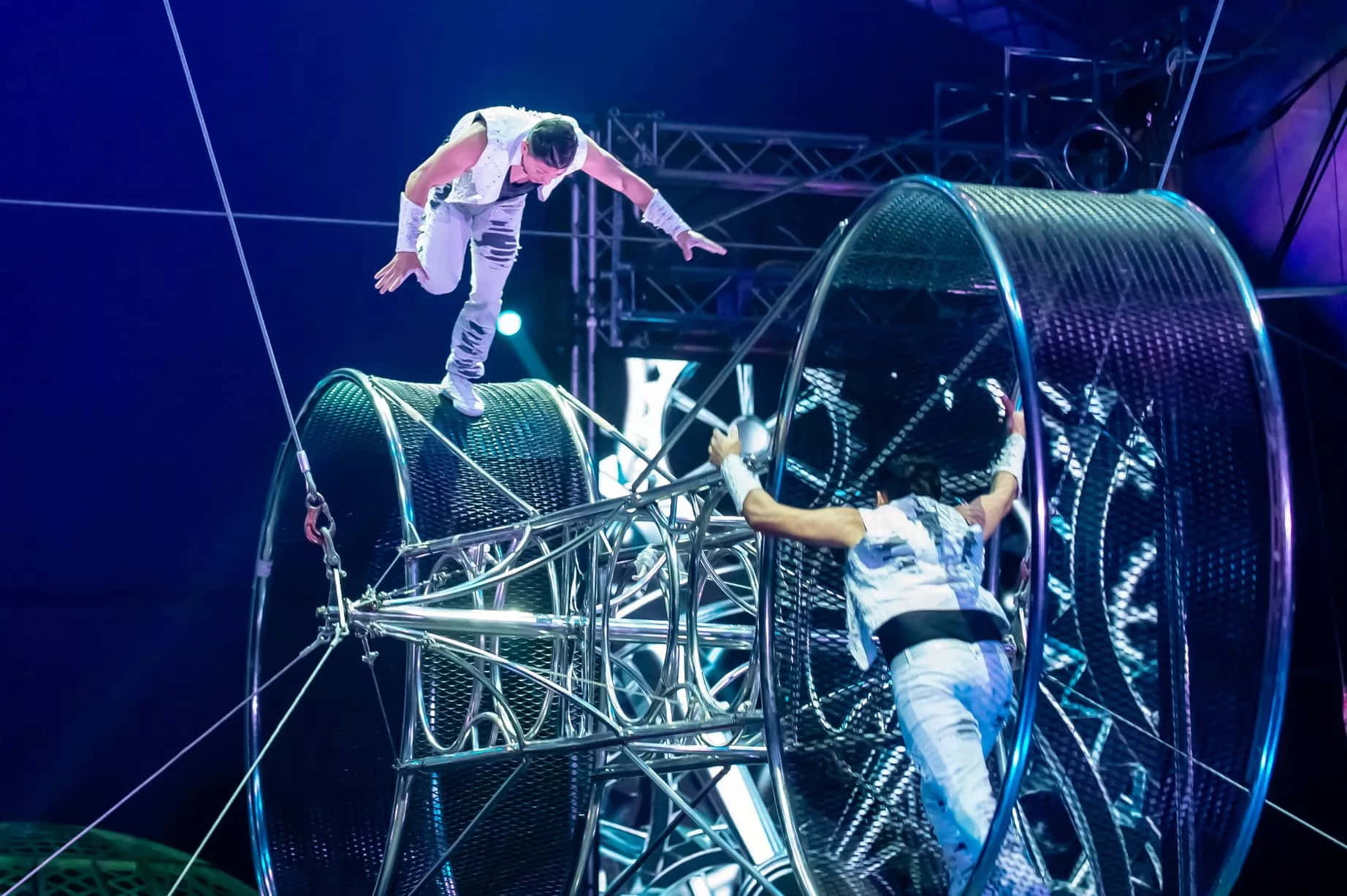 daring, 1844 x 1227, acrobats, HD Desktop Wallpaper