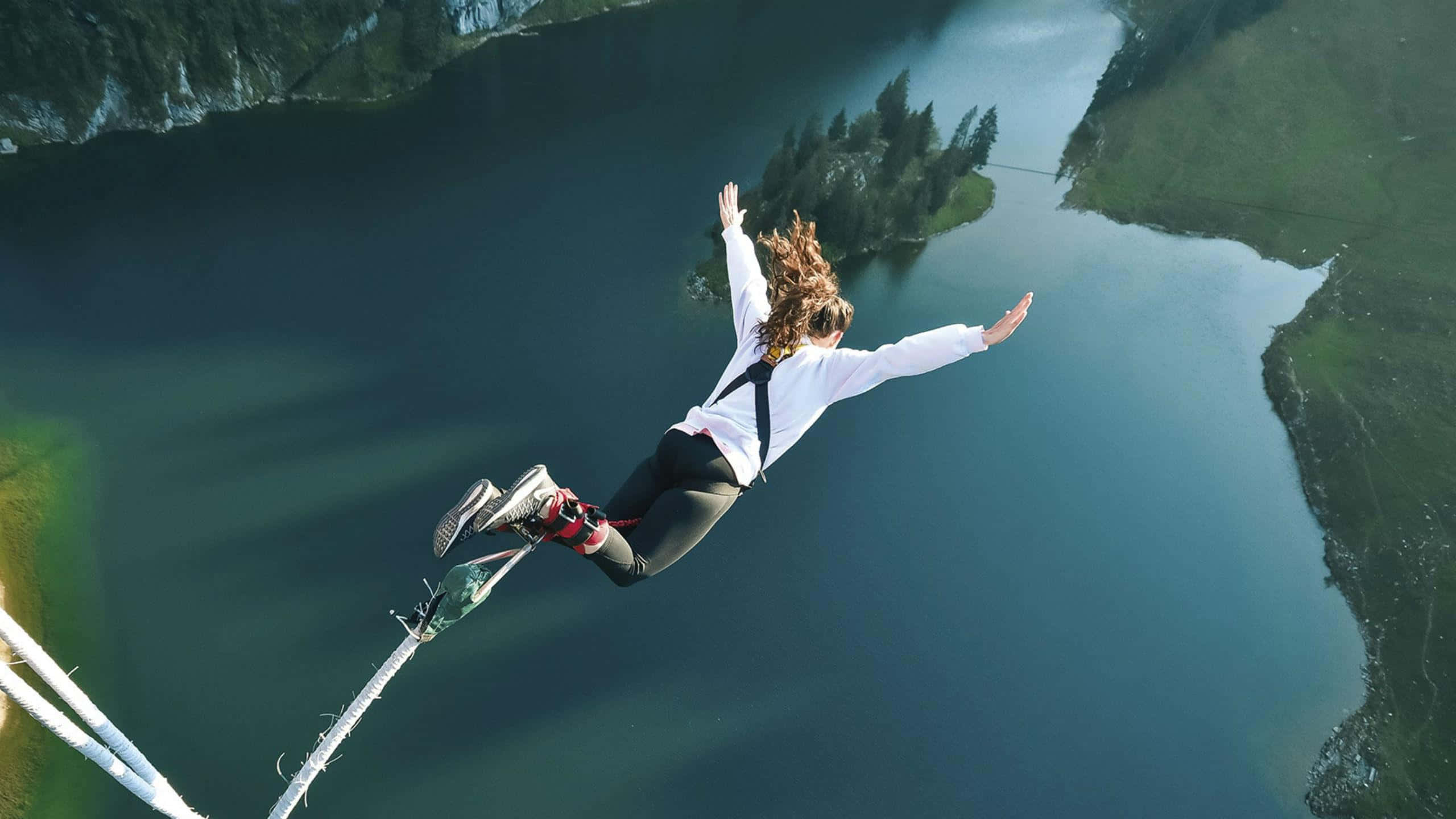 daring, 2560 x 1440, cliff diver, 2K Desktop Wallpaper