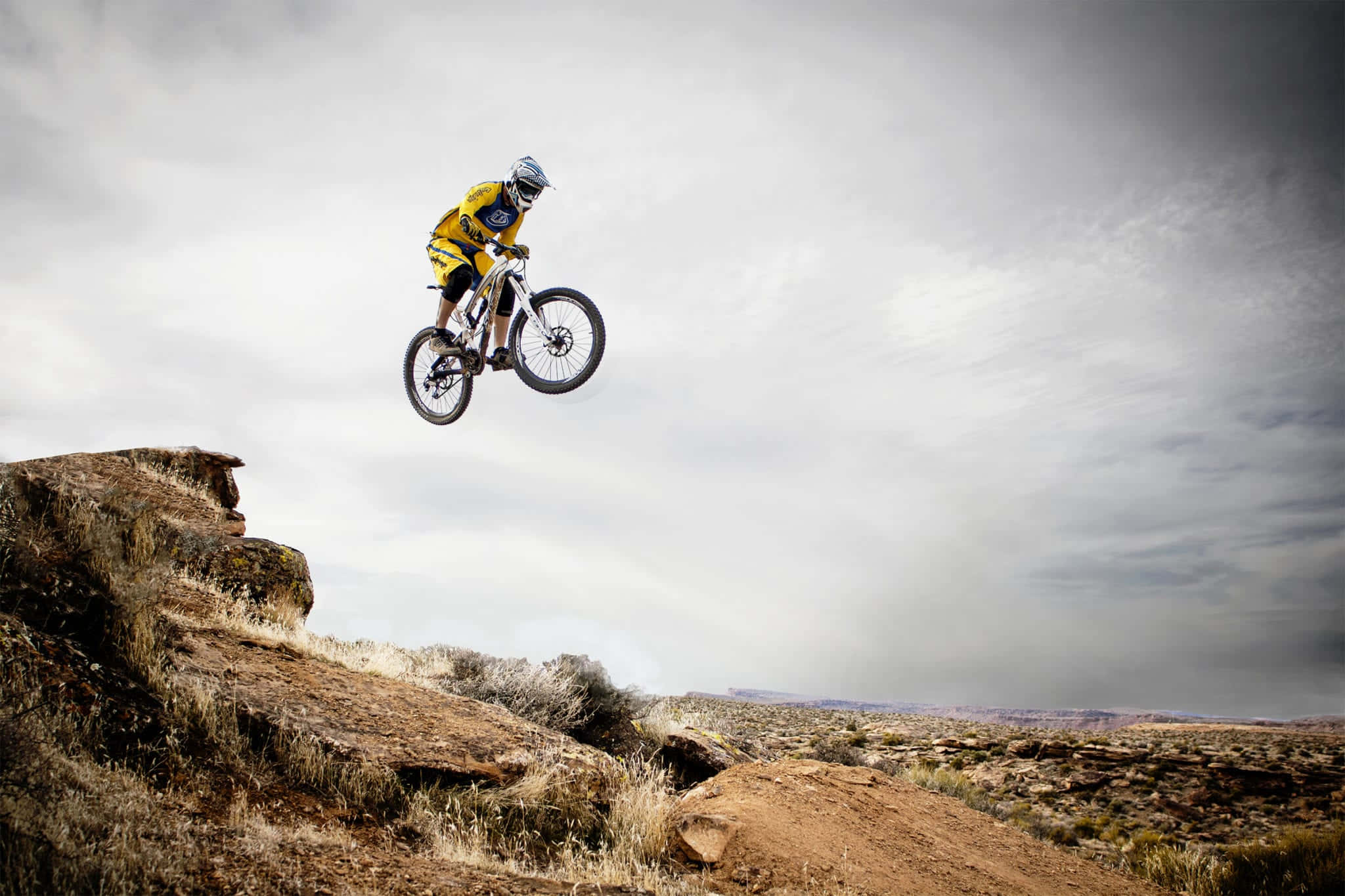 daring, 2048 x 1365, yellow jersey, Full HD Desktop Wallpaper