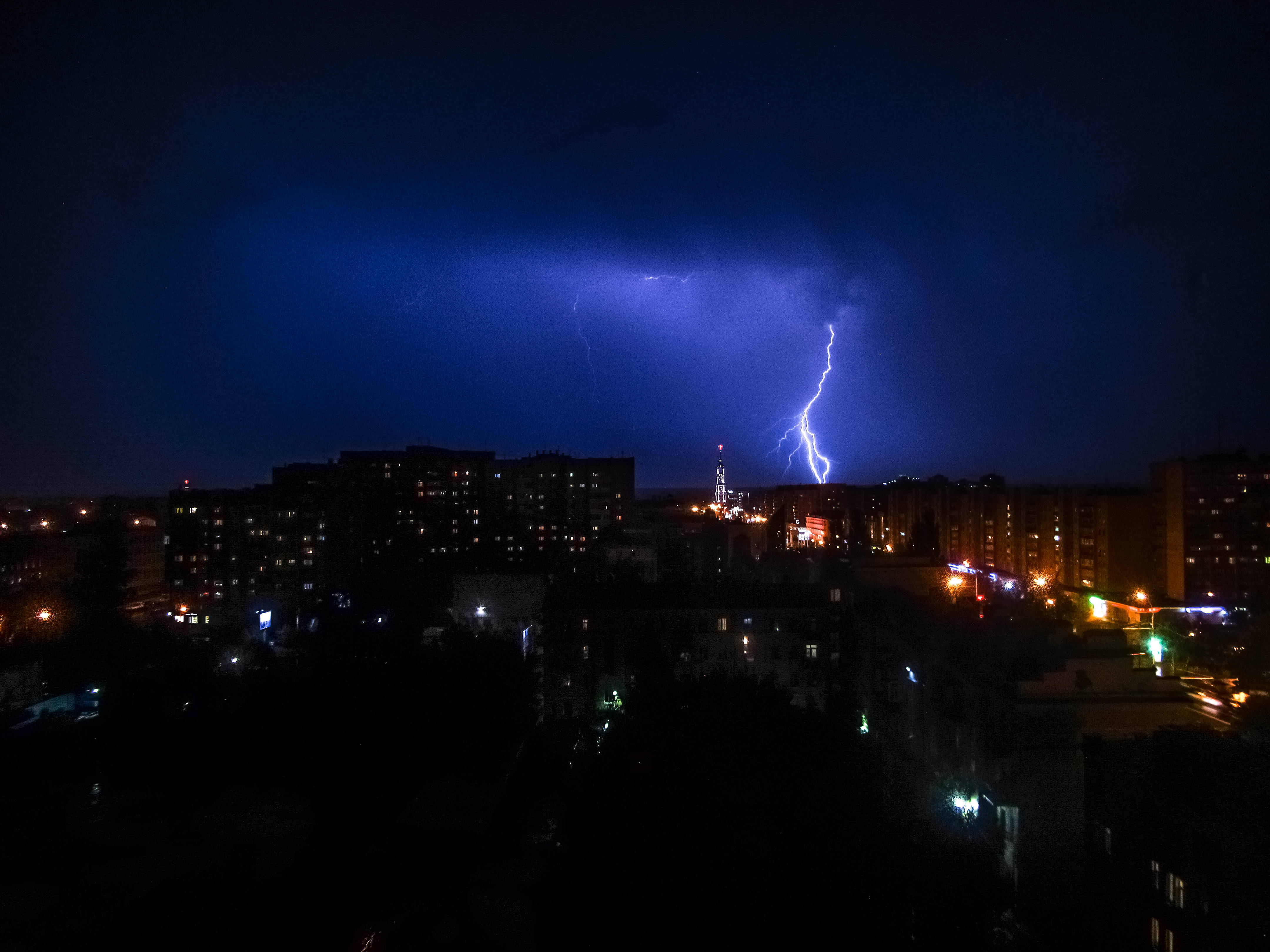 lightning bolt, dark urban skyline, night, 4K Desktop Wallpaper