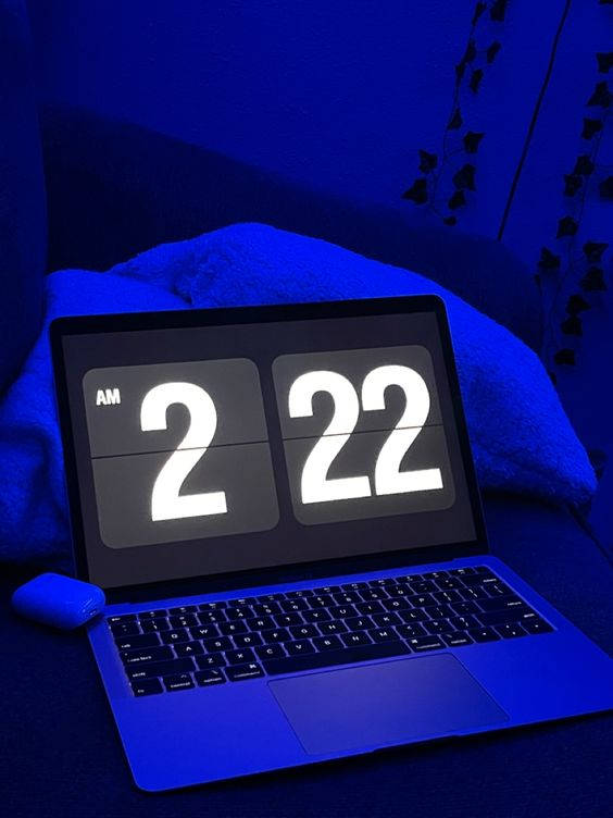 2:22 AM, bold white digits, dark screen, SD Phone Wallpaper