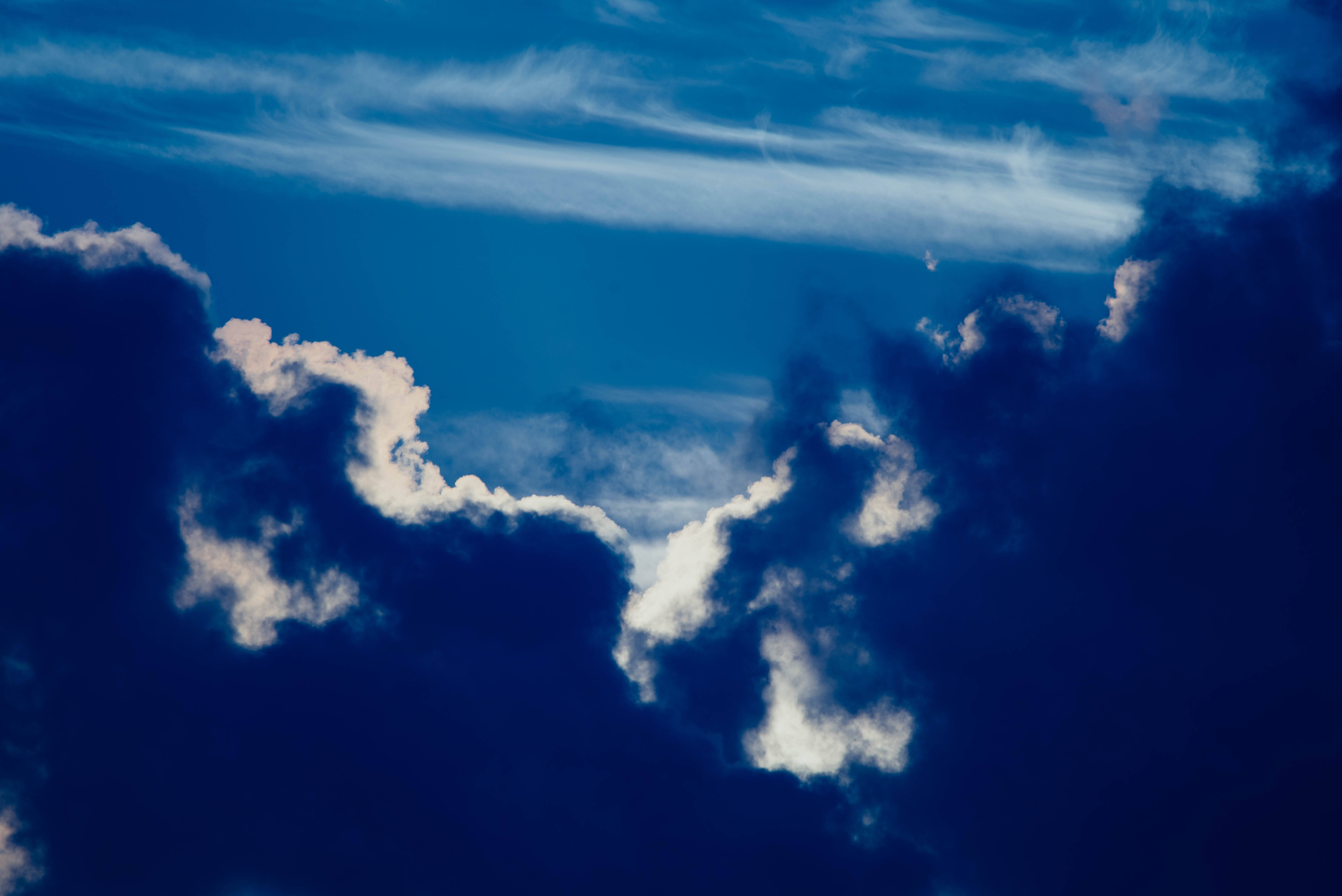 thick dark blue clouds, deep blue sky, luminous white clouds, 5K Desktop Wallpaper