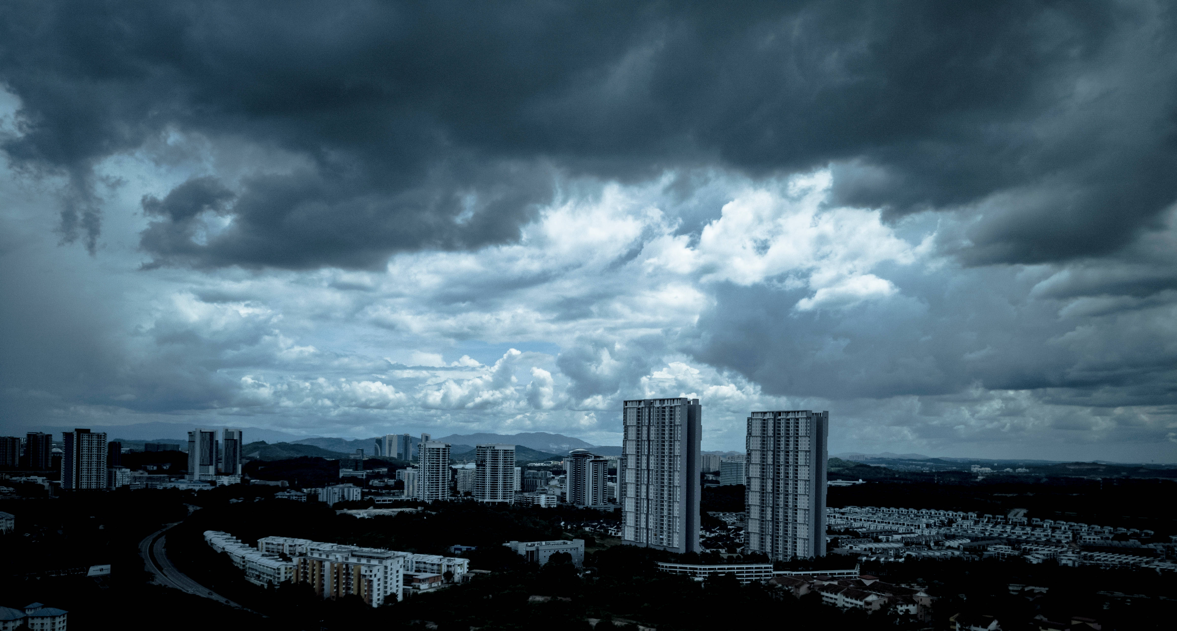 Dark Blue Clouds, urban skyline, modern high-rise buildings, 4K Desktop Wallpaper