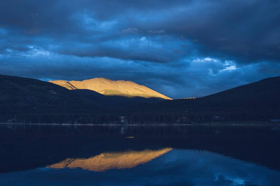 Dark Blue Clouds, lake, mountain peak, SD Desktop Wallpaper