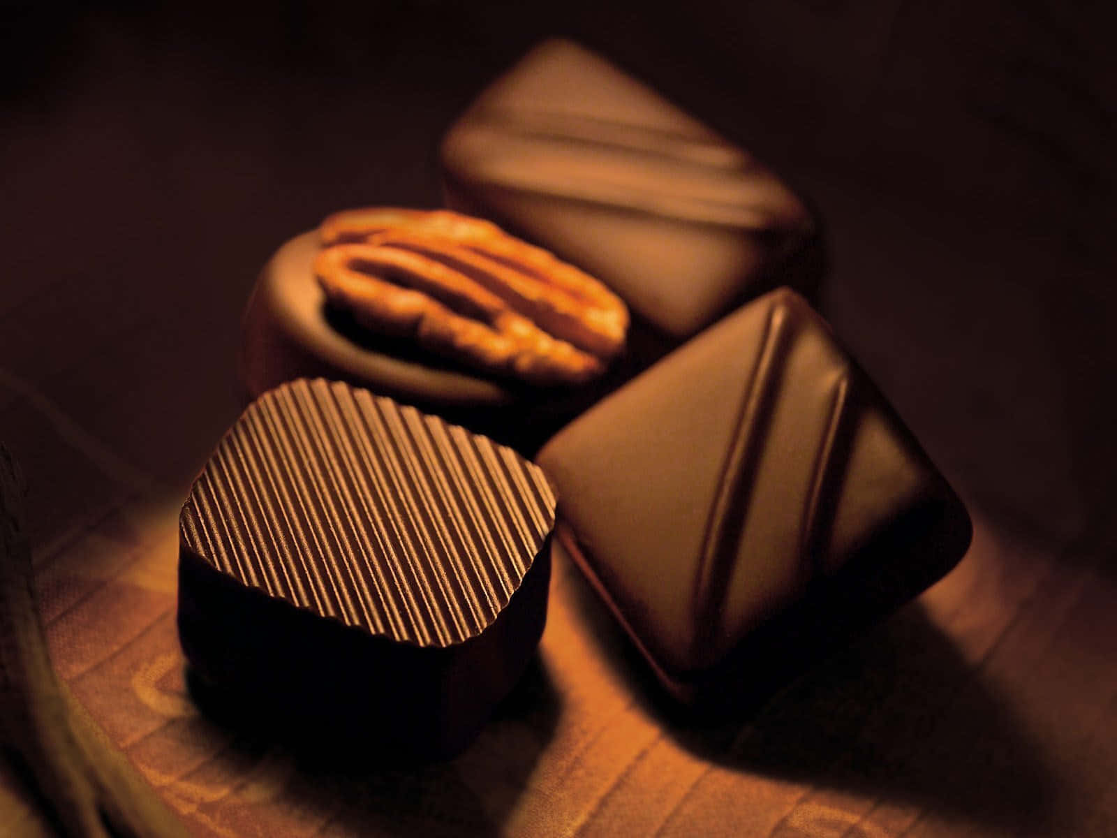 Dark Chocolate, 1600 x 1200 wallpaper, wooden surface, HD Desktop Wallpaper