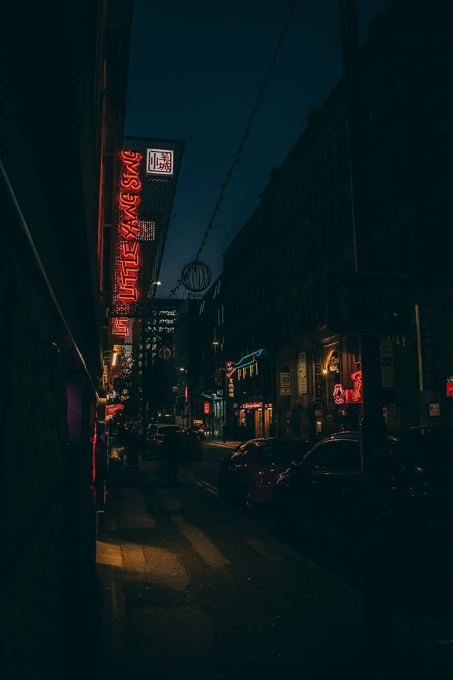 Dark City, neon street light, red neon signs, HD Phone Wallpaper