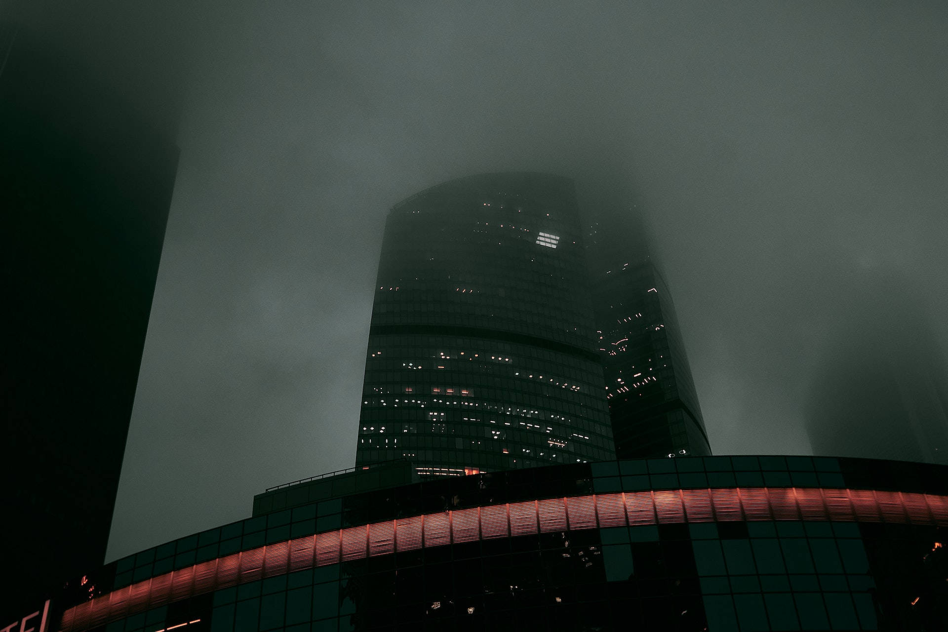 1920x1080 HD, dark foggy city building, towering skyscraper, Full HD Desktop Wallpaper