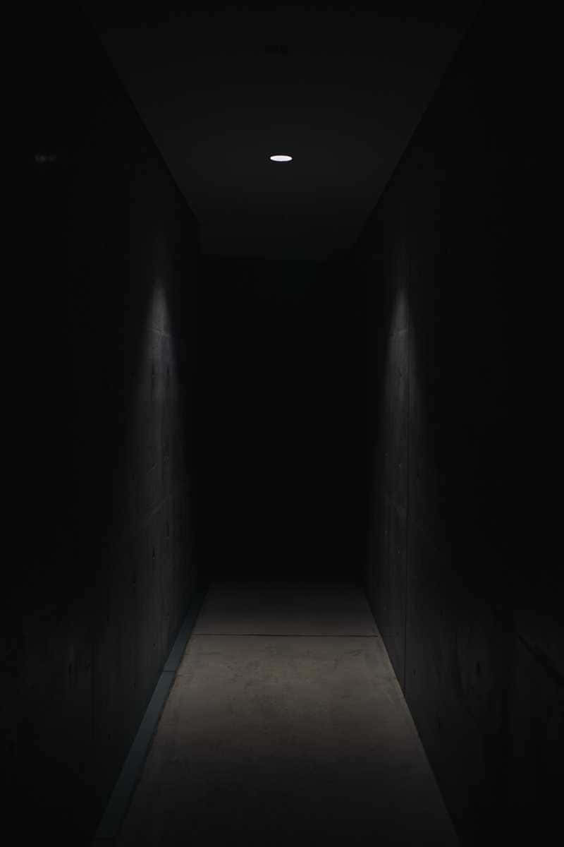 Dark Corner, concrete hallway, ceiling spotlight, SD Phone Wallpaper