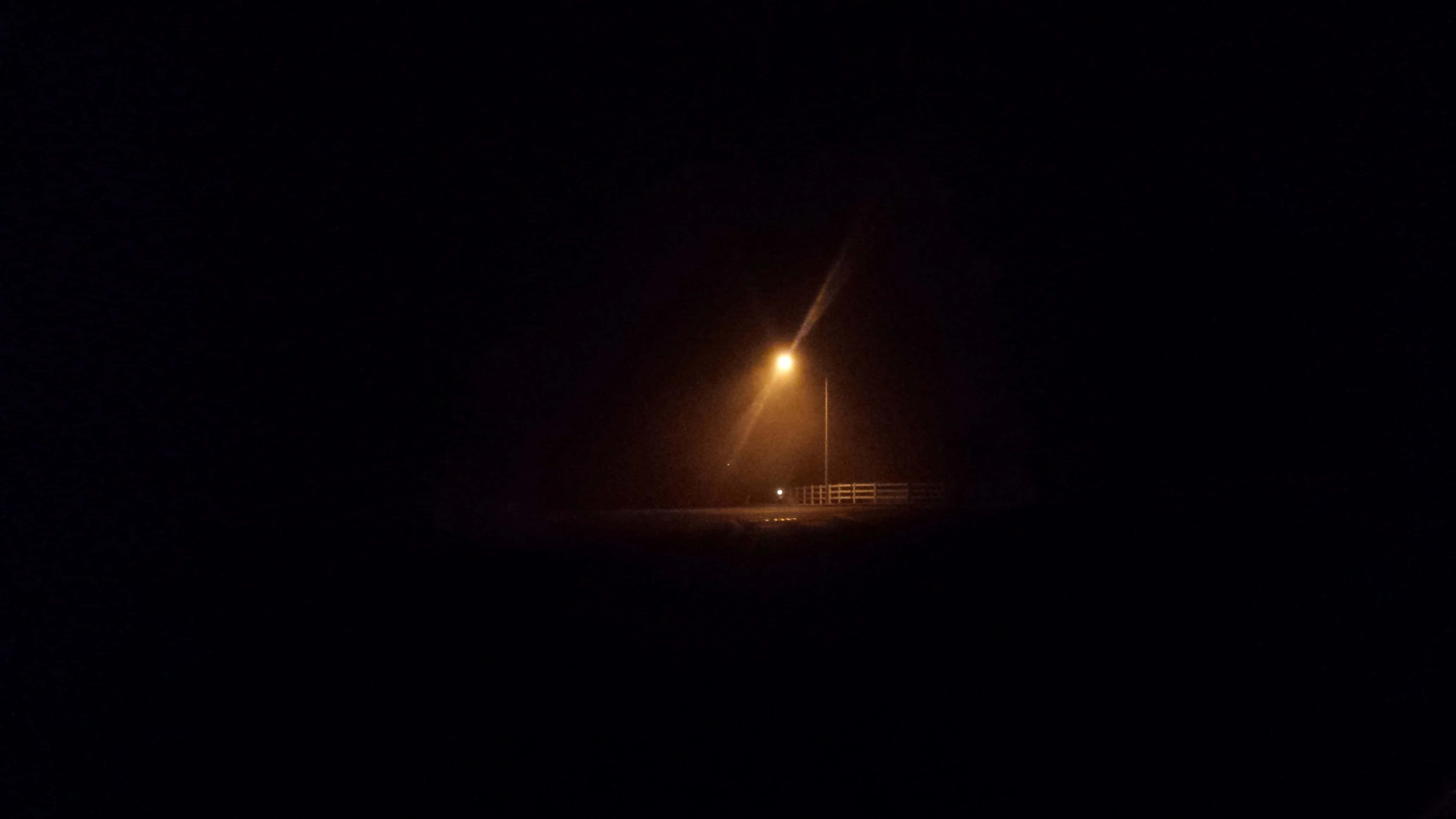Dark Crossroad, foggy night, glowing streetlamp, 4K Desktop Wallpaper