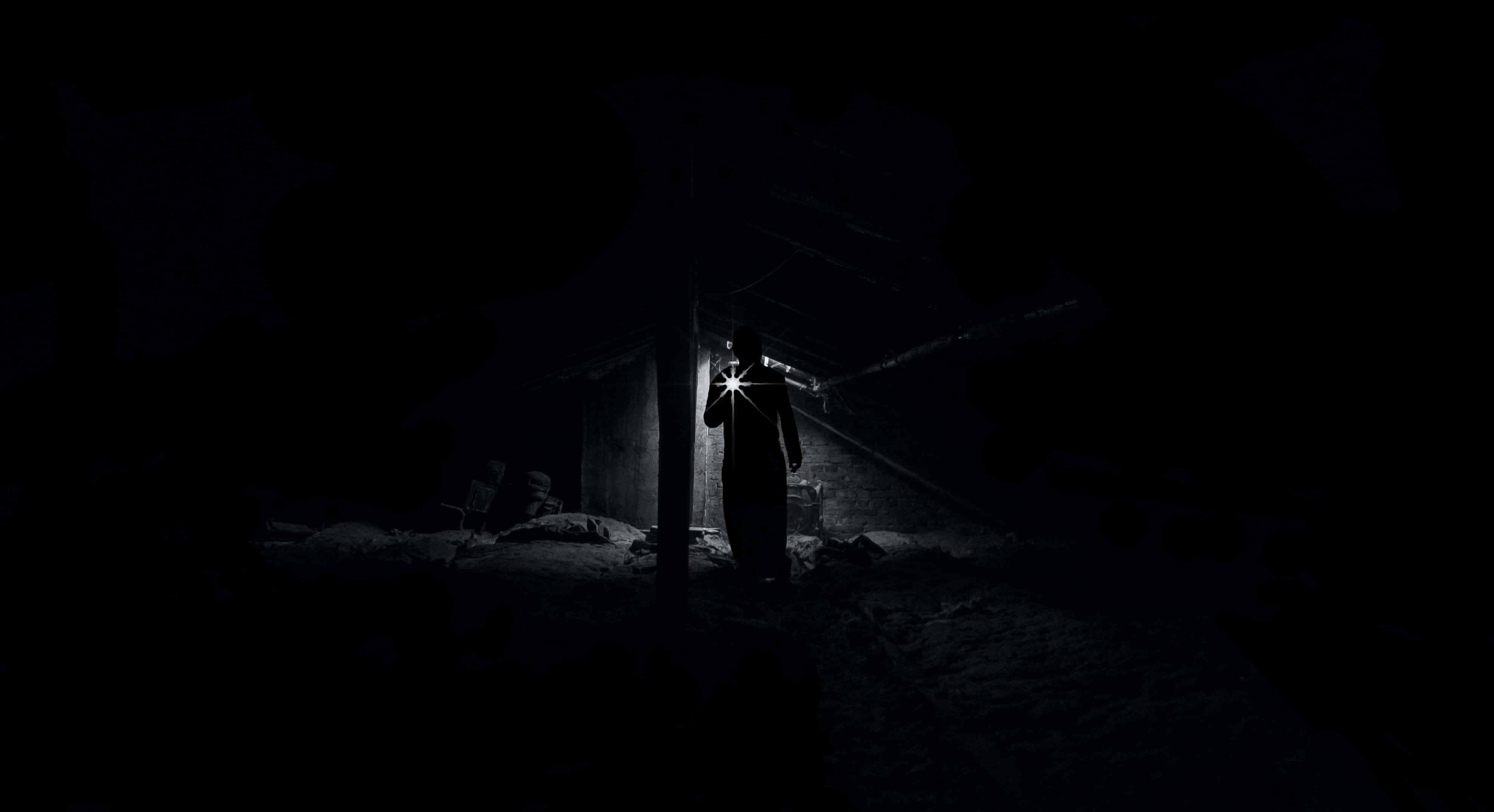 Dark Fear, pitch-black ruin, flashlight, 4K Desktop Wallpaper