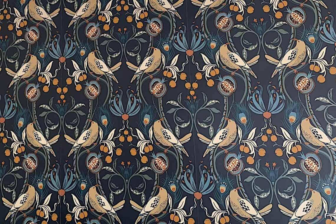 dark navy background, blue and gold floral stems, stylized birds, SD Desktop Wallpaper