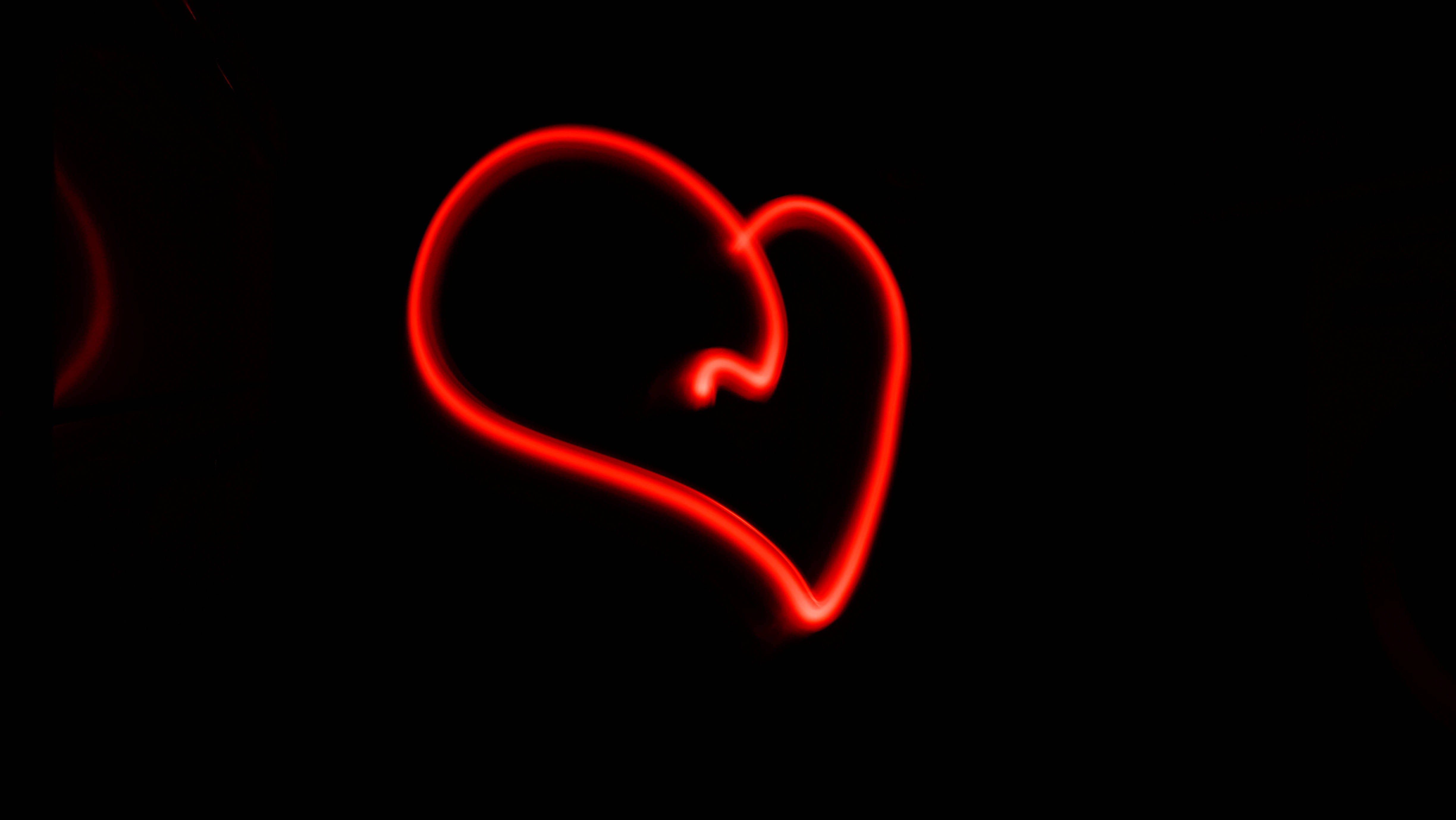 glow in the dark heart, glowing red heart, light trails, 4K Desktop Wallpaper