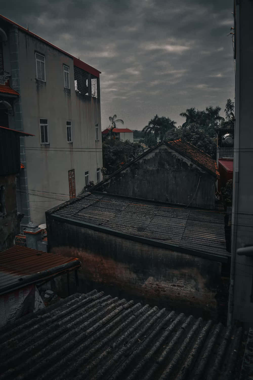 urban alleyway, weathered rooftops, heavy overcast sky, HD Phone Wallpaper