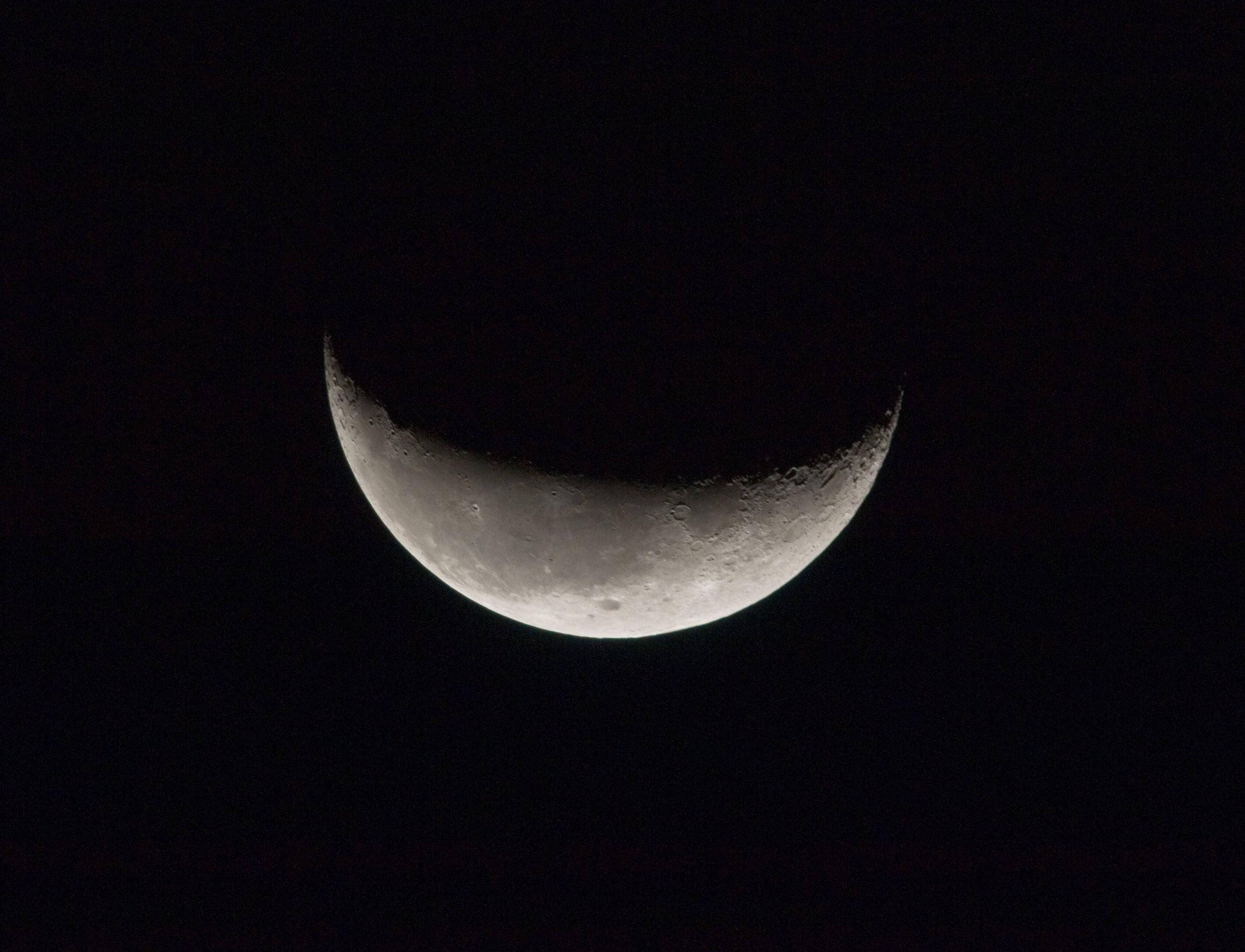Dark Moon, crescent moon, pitch black night sky, 2K Desktop Wallpaper