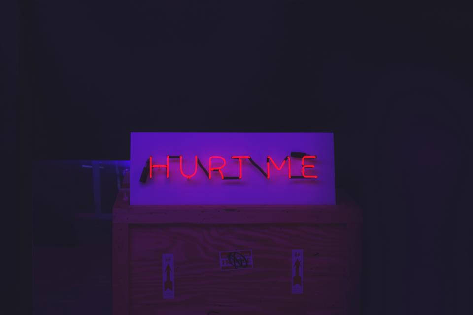 Dark Neon iPhone, HURT ME, glowing red neon sign, SD Desktop Wallpaper