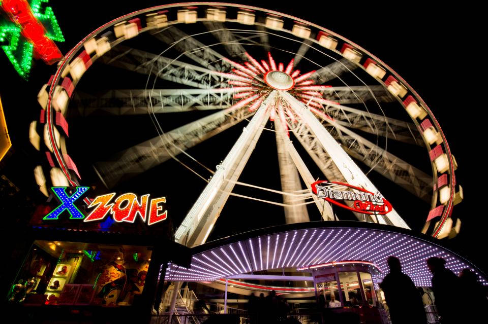 Dark Neon iPhone, Ferris wheel, red and white lights, SD Desktop Wallpaper