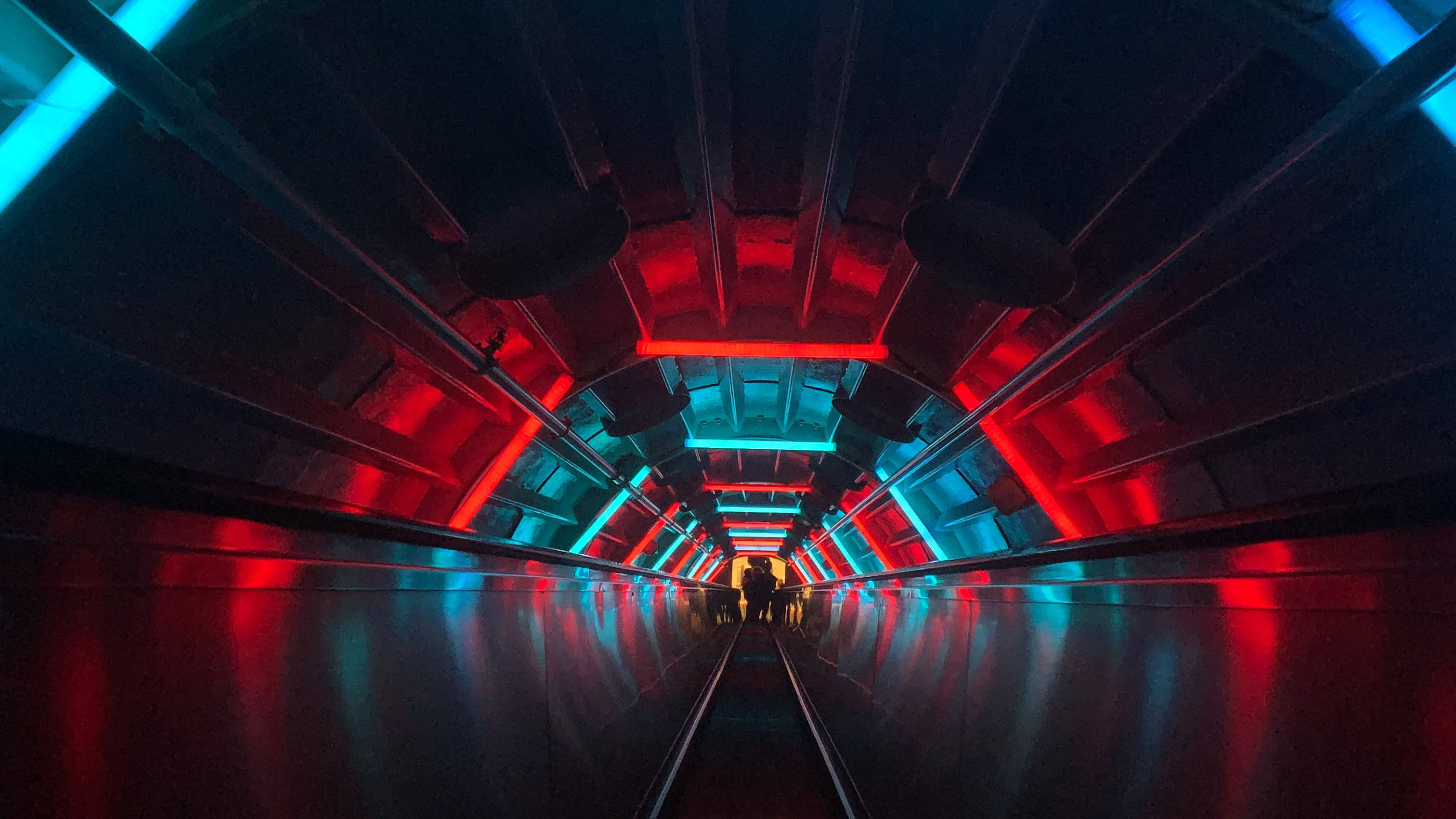 Dark Neon, red and blue neon lights, glossy floors, 2K Desktop Wallpaper
