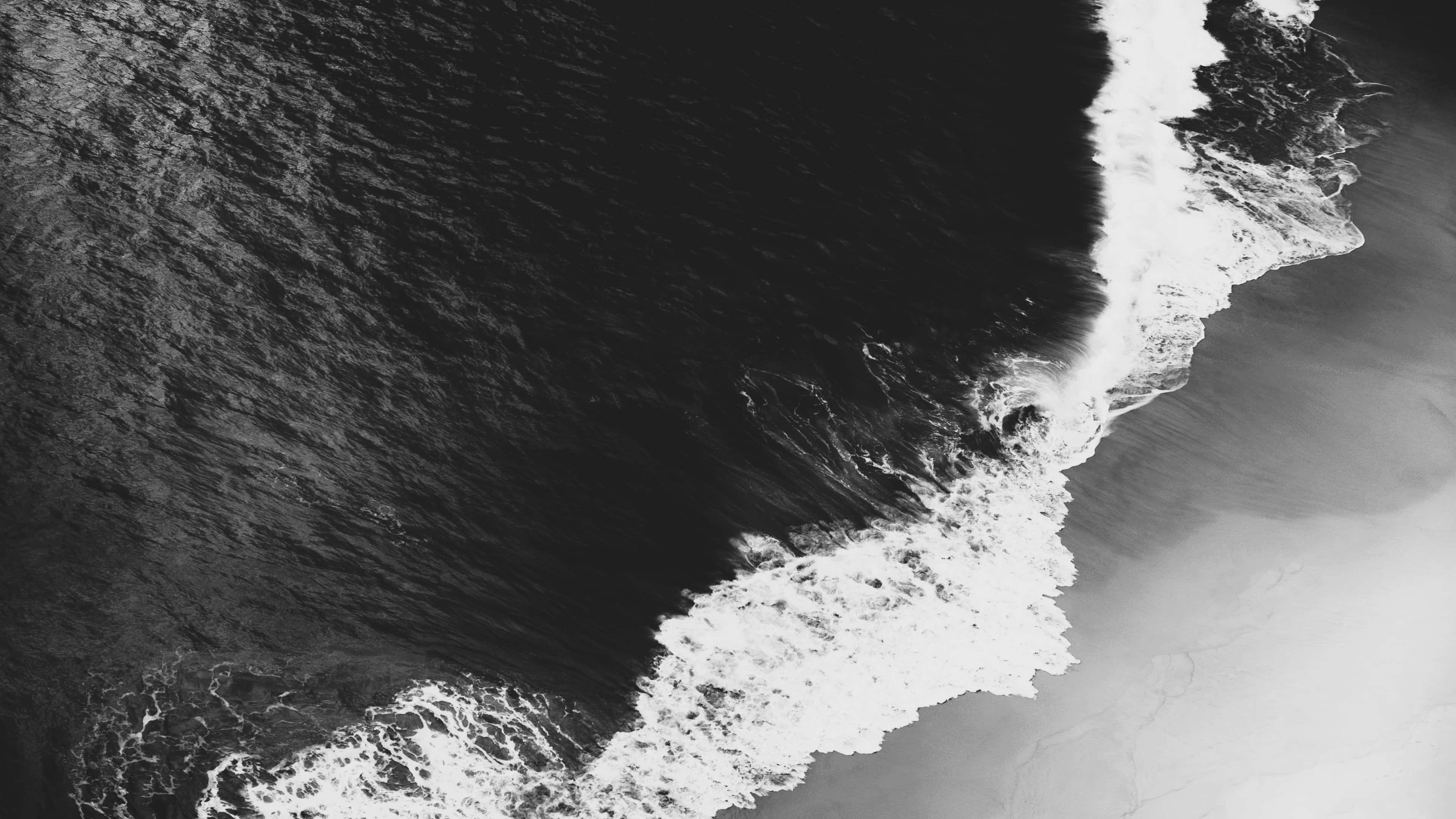 monochrome, ocean waves, crashing, 4K Desktop Wallpaper